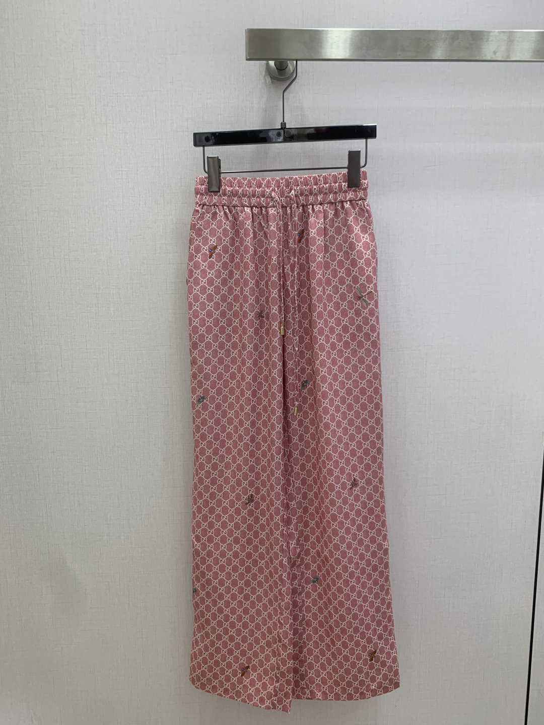NO:808239,Highly recommended 26 spring and summer new style, presbyopic lapel pocket shirt, presbyopic drawstring straight trousers, separate batches, cute style, full of small details, which is a plus. Exquisite workmanship, age-reducing fashion, good hold style, won the hearts of fairies, soft and textured, classic, two colors, SML code, high quality, shirts,19860909强烈推荐 26春夏新款 老花翻领口袋衬衫老花抽绳直筒长裤 分开批 可A可乖的风格,满满小细节太加分了.做工精致 减龄时尚 好HOLD住造型 深得仙女心 柔软有质感 经典之作 两个色 SML码 高品,,shirts,,Women's clothing