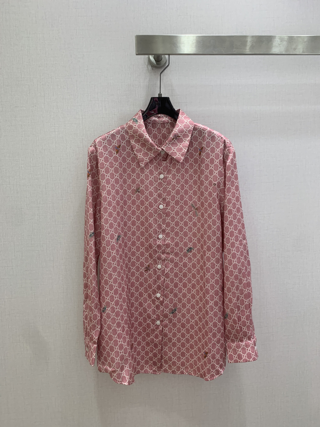 NO:808237,Highly recommended 26 spring and summer new style. Presbyopic lapel pocket shirt. Presbyopic drawstring straight trousers. Batch separately. A cute style, full of small details. Exquisite workmanship. Age-reducing fashion. Good HOLD style. Won the hearts of fairies. Soft and textured. Classic. Two colors. SML code. High quality lining, shirts.19860909强烈推荐 26春夏新款 老花翻领口袋衬衫老花抽绳直筒长裤 分开批 可A可乖的风格,满满小细节太加分了.做工精致 减龄时尚 好HOLD住造型 深得仙女心 柔软有质感 经典之作 两个色 SML码 高品质衬,,shirts,,Women's clothing