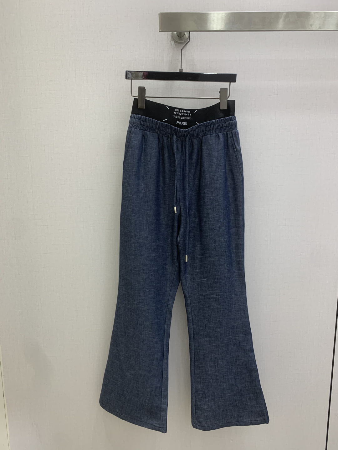 NO:808232,Highly recommended 26 spring and summer new style double-waisted drawstring trousers with slight bootcut. Extremely fashionable and easy to wear. Versatile style. Advanced customization. Comfortable fabric. Casual and free!  Not only is the color beautiful, the texture is also great!  Retro and fashionable, it can be worn by all body types!  One color SML code high quality ABC,,19860909强烈推荐 26春夏新款 双腰抽绳微喇长裤 时髦好穿度爆棚 风格百搭 高级定制 舒适的面料 随性洒脱！不旦颜色美,质感也敲好！复古又时尚 各种身材都可以驾驭！一个色 SML码 高品质ABC,,,Women's clothing