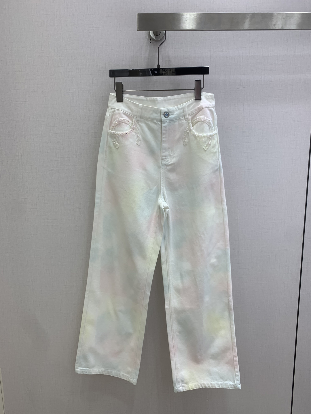 NO:824096,Highly recommended 26 spring and summer new gradient printed beaded trousers, the entire series is produced by Rocket Speed!  The whole piece is three-dimensional tailoring, all-round exquisite and perfect for star wear. The upper body is super covered and the body is slimming. The proportion of the legs is super stretched. A series of items that are easy to match. It gives a refreshing and fashionable sense of high-end. It is elegant and fashionable in daily life. It is very versatile. The color is very beautiful. The fabric is high-end and textured. One color SML code, high quality ABC,,19860909强烈推荐 26春夏新款 渐变印花钉珠长裤 全系列火箭速度出品！整件立体剪裁 全方位精致做明星穿搭 上身超级遮肉显瘦 超拉腿部比例 巨好搭配的一系列单品 穿出清爽时髦的高级感 日常优雅又时髦巨百搭 颜色很好看 面料高级又有质感 一个色 SML码 高品质ABC,,,Women's clothing