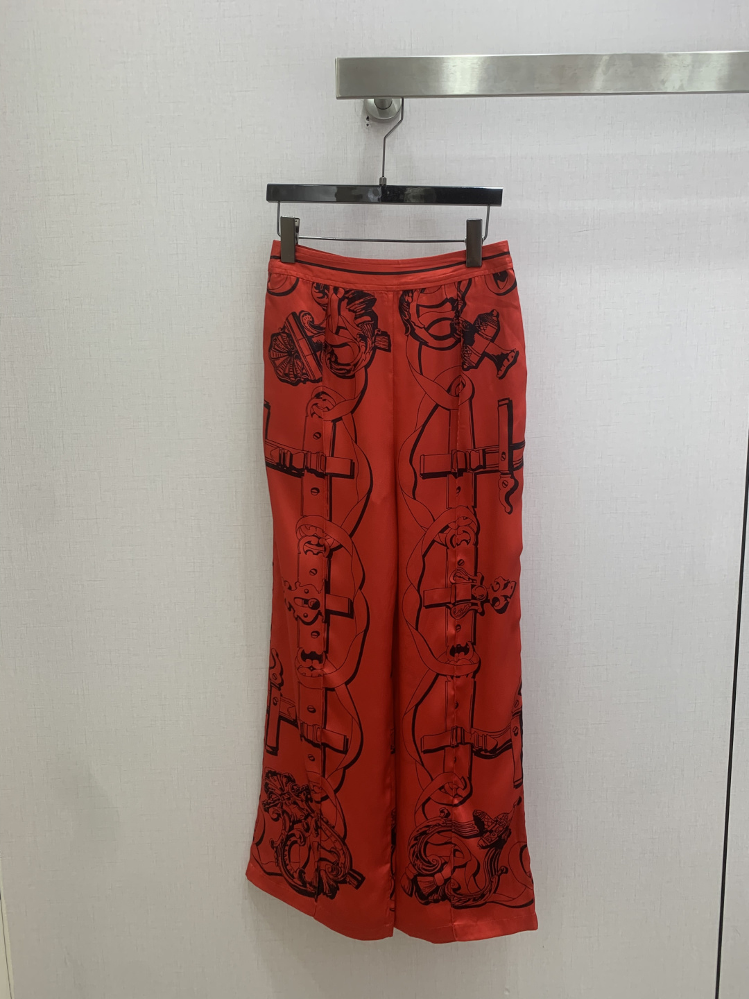 NO:827542,Highly recommended 26 spring and summer new styles, silk printed lapel shirts, silk printed wide leg trousers, separate batches, silky fabrics, silk, retro and fashionable, low-key temperament and luxurious and high-end!  The styles are versatile and not picky, customized technical fabrics, workmanship quality depends on the details. Bai Fumei is a must-have!  One color SMLXL code, high quality, shirts, real silk,19860909强烈推荐 26春夏新款 真丝印花翻领衬衫真丝印花阔腿长裤 分开批 丝滑面料 真丝 复古时髦 低调气质又奢华高级！版型百搭不挑人,定制科技面料 做工品质看细节.白富美必入！一个色 SMLXL码 高品,,shirts,real silk,,Women's clothing