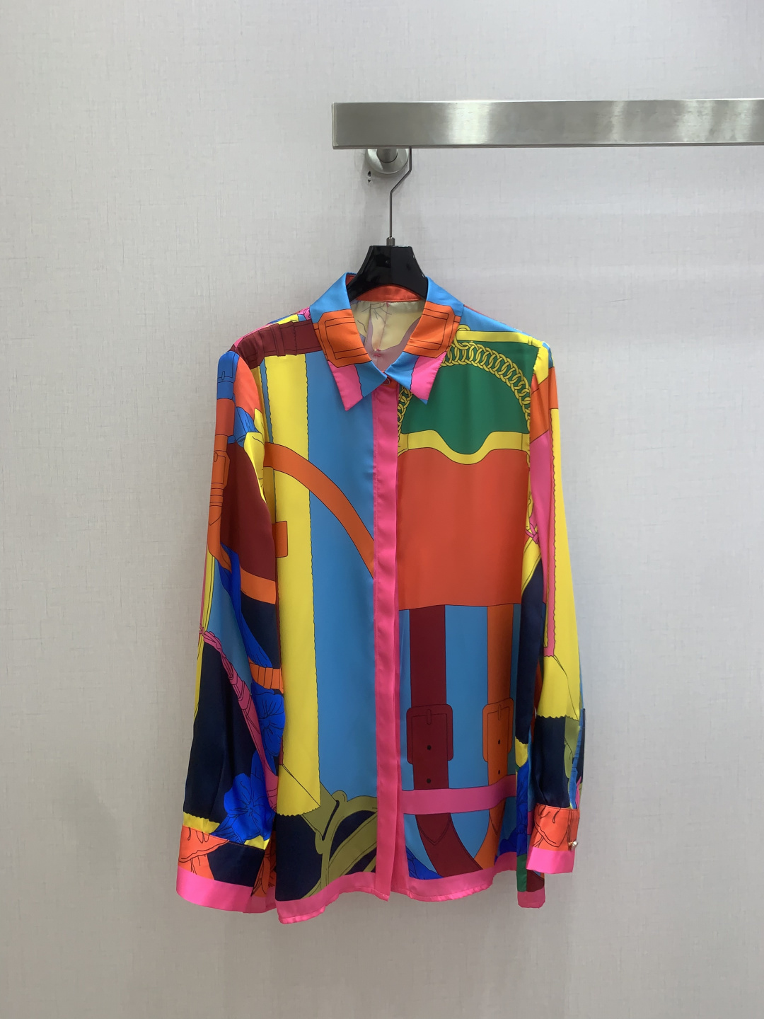 NO:827540,Highly recommended 26 spring and summer new color printed silk shirts and color printed silk trousers, separate batches, silky fabrics, silk, retro and fashionable, low-key temperament and luxurious high-end!  The styles are versatile and not picky, customized technical fabrics, workmanship quality depends on the details. Bai Fumei is a must-have!  One color SMLXL high quality lining, shirts, real silk,19860909强烈推荐 26春夏新款 彩色印花真丝衬衫彩色印花真丝长裤 分开批 丝滑面料 真丝 复古时髦 低调气质又奢华高级！版型百搭不挑人,定制科技面料 做工品质看细节.白富美必入！一个色 SMLXL码 高品质衬,,shirts,real silk,,Women's clothing