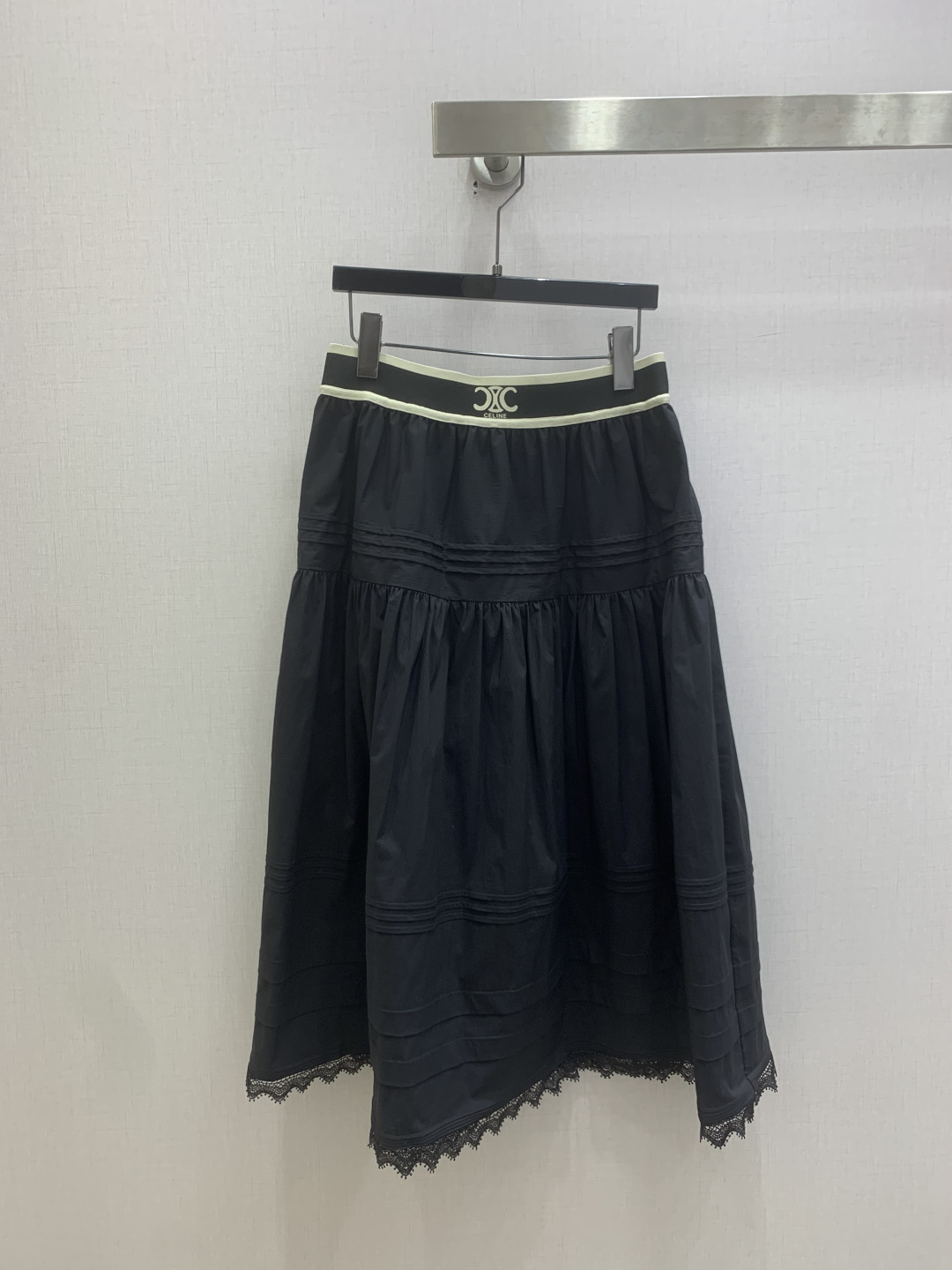 NO:829763,Highly recommended 26 spring and summer new webbing lace long skirt, simple yet luxurious, and the workmanship of the whole dress is very fine!  The version is simple and clear at a glance, beautiful and fantasy, low-key yet eye-catching, you must choose this one. Two colors, SML code, high quality ABC,,skirts,19860909强烈推荐 26春夏新款 织带蕾丝长半裙 简约中流露出高奢 整件衣服做工更是非常精细！ 版型简单一目了然,美伦美幻 低调又要引人注目,必选这款 两个色 SML码 高品质ABC,,skirts,,Women's clothing
