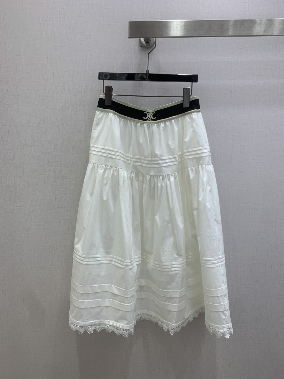 NO:829746,Highly recommended 26 spring and summer new webbing lace long skirt, simple yet luxurious, and the workmanship of the whole dress is very fine!  The version is simple and clear at a glance, beautiful and fantasy, low-key yet eye-catching, you must choose this one. Two colors, SML code, high quality ABC,,skirts,19860909强烈推荐 26春夏新款 织带蕾丝长半裙 简约中流露出高奢 整件衣服做工更是非常精细！ 版型简单一目了然,美伦美幻 低调又要引人注目,必选这款 两个色 SML码 高品质ABC,,skirts,,Women's clothing