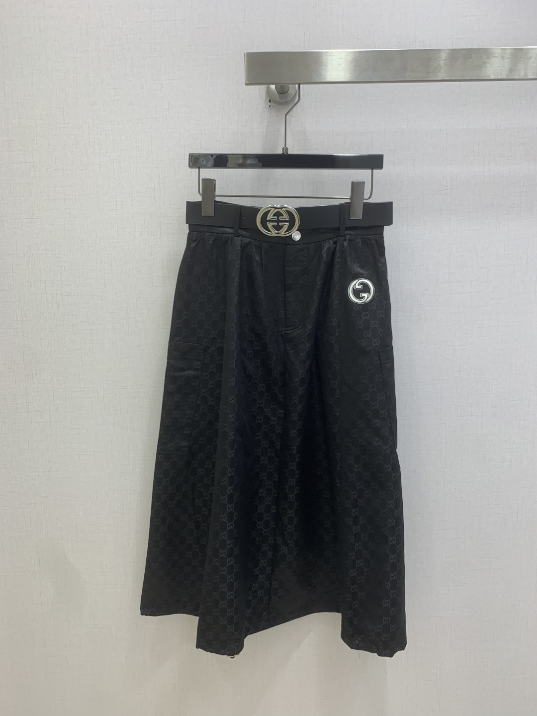 NO:829732,Highly recommended 26 spring and summer new style jacquard embroidered belt bud long skirt. Simple yet exuding luxury. The workmanship of the whole dress is very fine!  The version is simple and clear at a glance, beautiful and fantasy, low-key yet eye-catching, you must choose this one. Two colors, SML code, high quality ABC,,skirts,19860909强烈推荐 26春夏新款 提花绣品腰带花苞长半裙 简约中流露出高奢 整件衣服做工更是非常精细！ 版型简单一目了然,美伦美幻 低调又要引人注目,必选这款 两个色 SML码 高品质ABC,,skirts,,Women's clothing