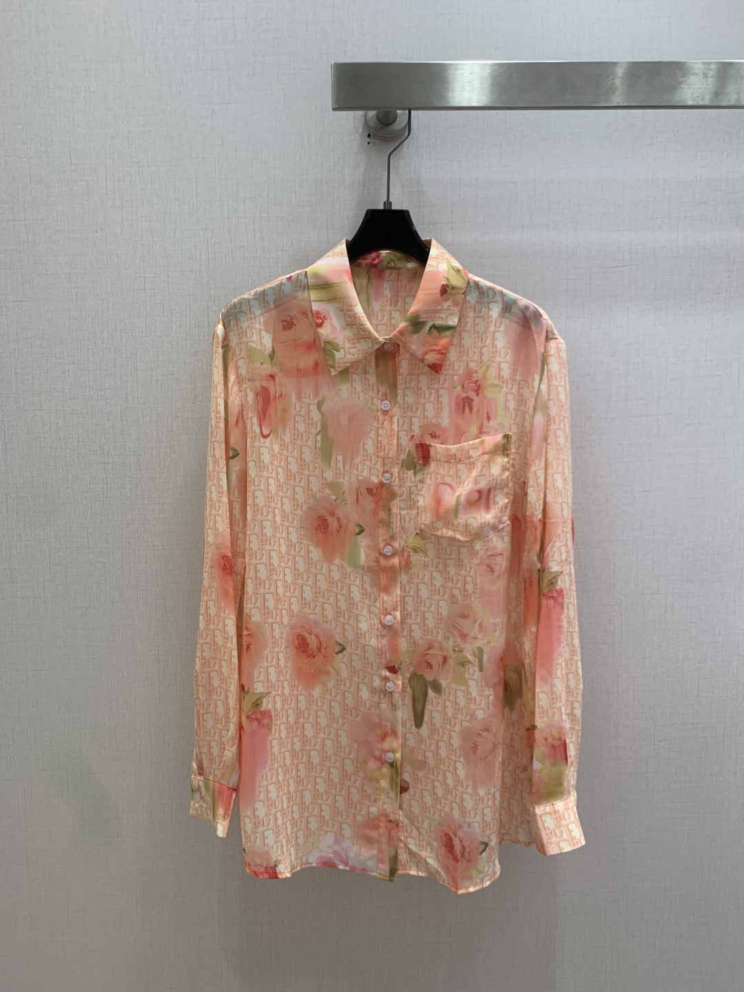 NO:831799,Highly recommended 26 spring and summer new style, floral pocket long-sleeved shirt, floral mesh long skirt, separate batches, high-end and elegant, soft and comfortable, full of high-end sense of wear, innovative fabrics, light and soft, the actual product is very good!  The upper body is fashionable and versatile, so beautiful!  High-quality workmanship, look at the details. One color SML code. High-quality linings, skirts, shirts,19860909强烈推荐 26春夏新款 花卉口袋长袖衬衫花卉网纱长半裙 分开批 高级大气 柔软很舒服 满满的穿搭高级感 创新面料 轻盈柔软 实物非常赞！上身洋气百搭,美美哒！高品质做工看细节 一个色 SML码 高品质衬,,skirts,shirts,,Women's clothing