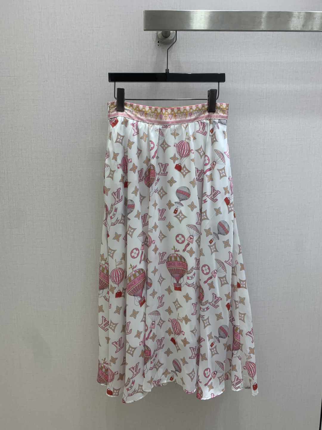 NO:831834,Highly recommended for the 26 spring and summer new style, hot air balloon lapel shirt, hot air balloon long skirt, batched separately, cute style, full of small details, great points. Exquisite workmanship, age-reducing fashion, good HOLD style, won the hearts of fairies, soft and textured, classic, two colors SML code, high quality, skirts, shirts,19860909强烈推荐 26春夏新款 热气球老花翻领衬衫热气球老花长半裙 分开批 可A可乖的风格,满满小细节太加分了.做工精致 减龄时尚 好HOLD住造型 深得仙女心 柔软有质感 经典之作 两个色 SML码 高品质,,skirts,shirts,,Women's clothing