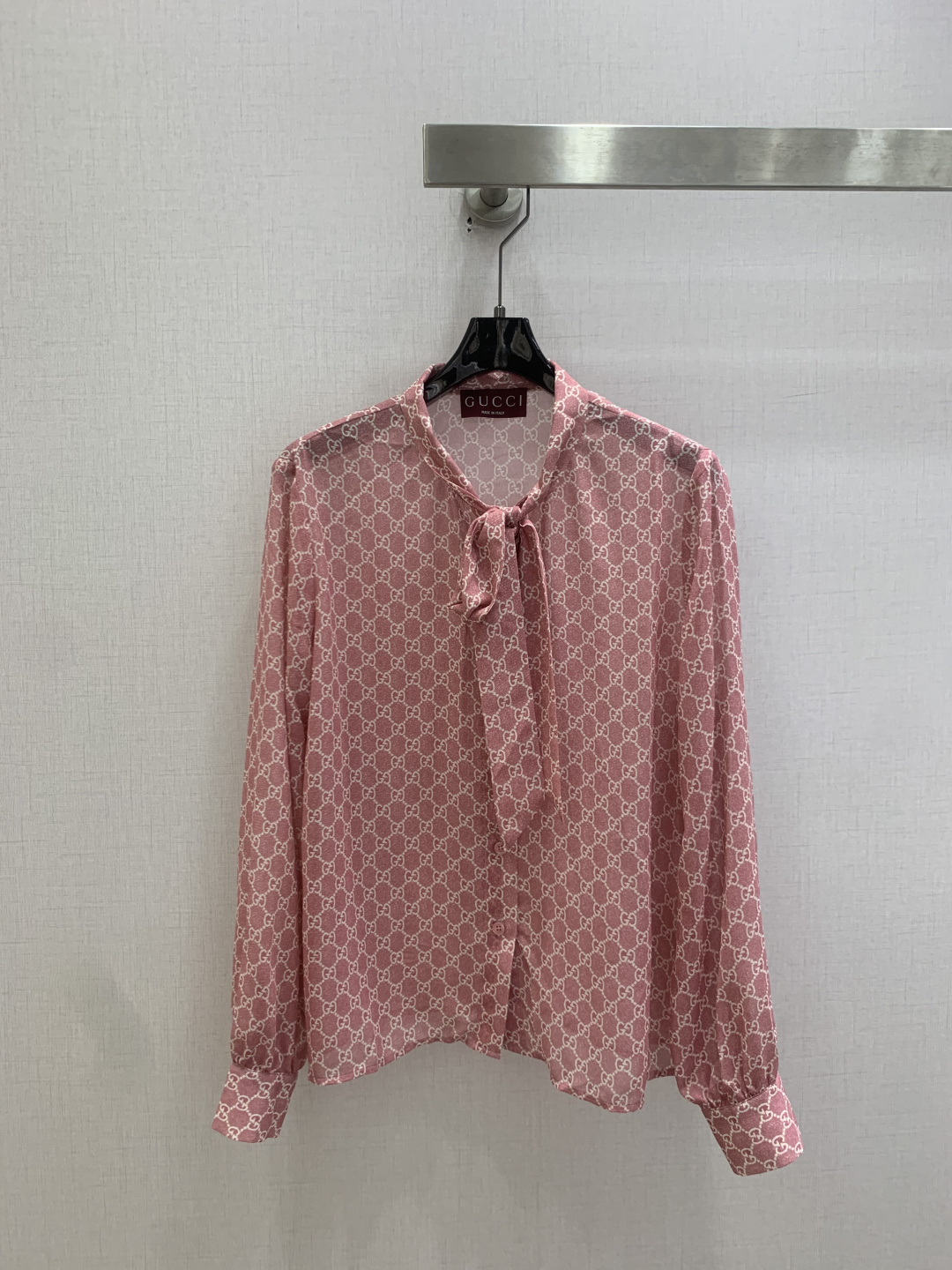 NO:829930,Highly recommended 26 spring and summer new style, presbyopic lace-up shirt, presbyopic horsebit pleated long skirt, batched separately, cute style, full of small details, great points. Exquisite workmanship, age-reducing fashion, good hold style, won the hearts of fairies, soft and textured, classic work, one color, SML code, high quality lining, skirts, shirts,19860909强烈推荐 26春夏新款 老花系带衬衫老花马衔扣百褶长半裙 分开批 可A可乖的风格,满满小细节太加分了.做工精致 减龄时尚 好HOLD住造型 深得仙女心 柔软有质感 经典之作 一个色 SML码高品质衬,,skirts,shirts,,Women's clothing