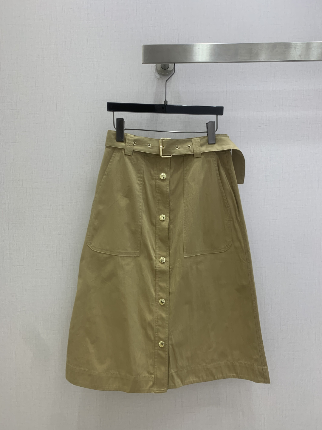 NO:831863,Highly recommended 26 spring and summer new style double pocket slit belt long skirt, retro and fashionable, low-key temperament and luxurious high-end!  The styles are versatile and not picky, customized technical fabrics, the quality of workmanship depends on the details. A must-have for white, rich and beautiful looks!  One color SML code high quality ABC,,skirts,19860909强烈推荐 26春夏新款 双口袋开衩腰带长半裙 复古时髦 低调气质又奢华高级！版型百搭不挑人,定制科技面料 做工品质看细节.白富美必备！一个色 SML码 高品质ABC,,skirts,,Women's clothing