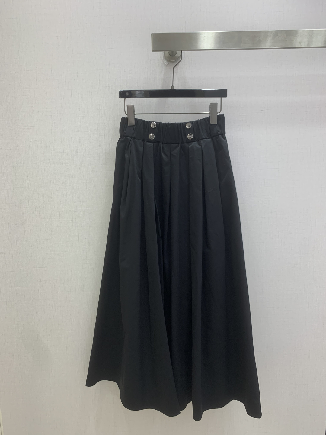 NO:831851,Highly recommended 26 spring and summer new metallic pleated long skirt, high-end atmosphere, full of high-end sense of wear, innovative fabrics, the actual product is very good!  The upper body is fashionable and versatile, so beautiful!  High quality workmanship, look at the details, two colors SML code, high quality ABC,,skirts,19860909强烈推荐 26春夏新款 金属褶皱长半裙 高级大气 满满的穿搭高级感 创新面料 实物非常赞！上身洋气百搭,美美哒！高品质做工看细节 两个色 SML码 高品质ABC,,skirts,,Women's clothing