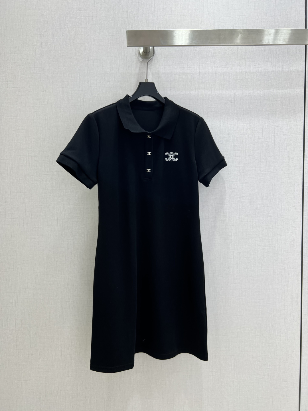 NO:900797,Highly recommended 26 spring and summer new style. Embroidered lapel short-sleeved dress. Covers the flesh and makes you look slimmer. Polo collar modifies the neck line. Classic lapel + exquisite embroidery. Simple and elegant regardless of age. Can be worn for daily commuting, dating and leisure. Two colors SML code. High quality, skirts, T-shirt,19860909强烈推荐 26春夏新款 刺绣翻领短袖连衣裙 遮肉显瘦 松弛感拉满 POLO领修饰脖颈线条 经典翻领+精致刺绣 简约大气不挑年龄 日常通勤、约会、休闲都能穿 两个色 SML码 高品质,,skirts,T-shirt,,Women's clothing