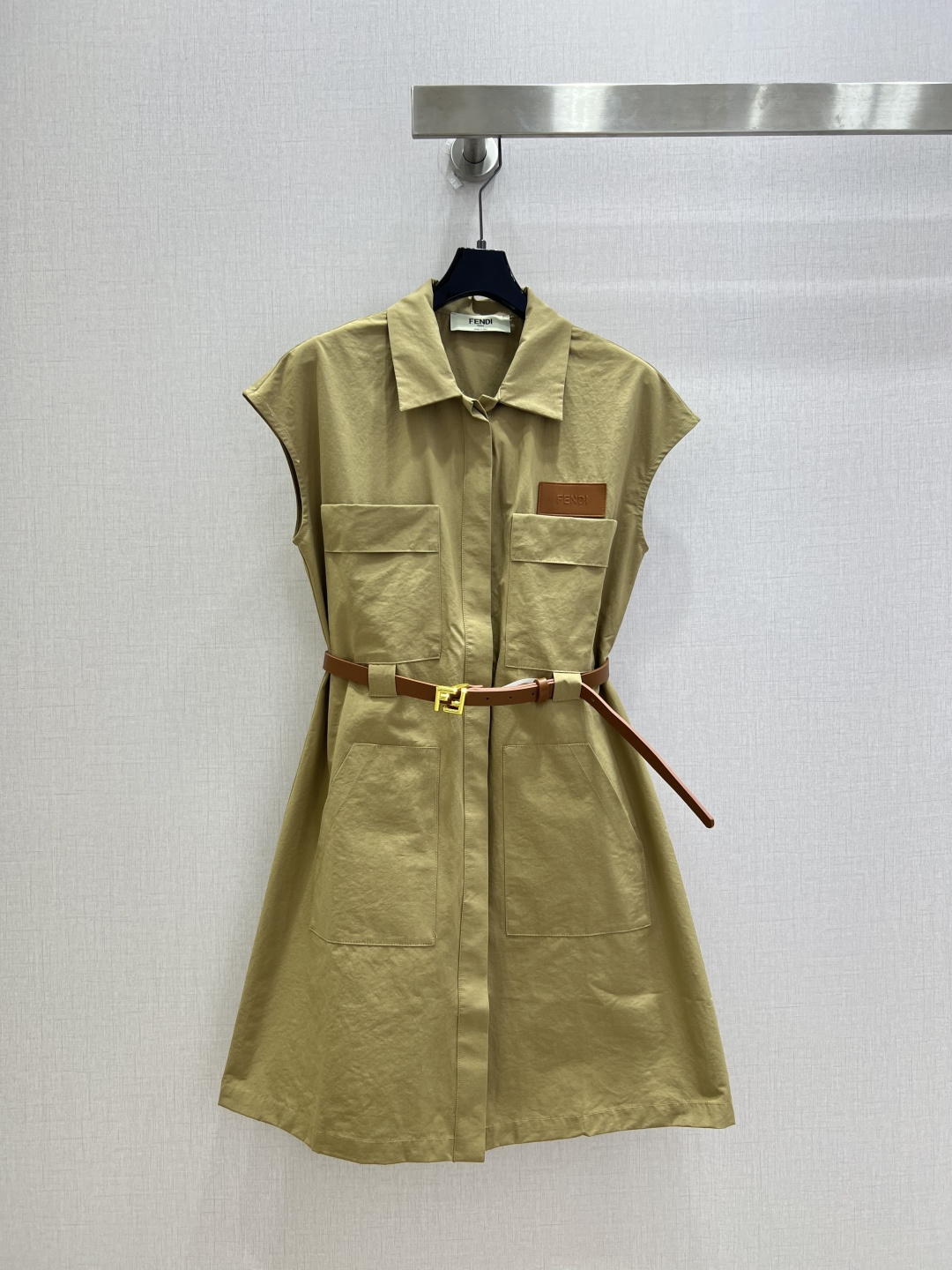 NO:900874,Highly recommended 26 spring and summer new leather brand hardware belt dress. The style is super western. The upper body is casually high-end. Effortlessly fashionable. The overall is simple and elegant. The silhouette is comfortable to wear. Intellectual atmosphere. Creates a cool and high-end feel. Customized accessories. Perfect workmanship. Look at the details. One color SML code. High quality l,,skirts.19860909强烈推荐 26春夏新款 皮牌五金腰带连衣裙 版型超洋气 上身就一整个不经意的高级 毫不费力的时髦 整体简约大方 廓形穿着舒适 知性大气 打造飒爽高级感,开模定制配件,完美做工品质看细节 一个色 SML码 高品质l,,skirts,,Women's clothing