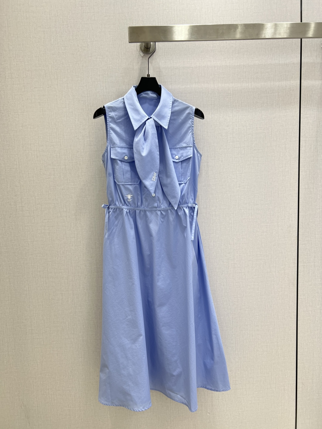NO:900900,Highly recommended 26 spring and summer new style strappy vest dress. The style is super western. The upper body is casually high-end. Effortlessly fashionable. The overall is simple and elegant. The silhouette is comfortable to wear. Intellectual atmosphere. Creates a cool and high-end feel. Customized accessories. Perfect workmanship. Look at the details. One color. SML code. High quality. Skirts.19860909强烈推荐 26春夏新款 系带背心连衣裙 版型超洋气 上身就一整个不经意的高级 毫不费力的时髦 整体简约大方 廓形穿着舒适 知性大气 打造飒爽高级感,开模定制配件,完美做工品质看细节 一个色 SML码 高品质,,skirts,,Women's clothing