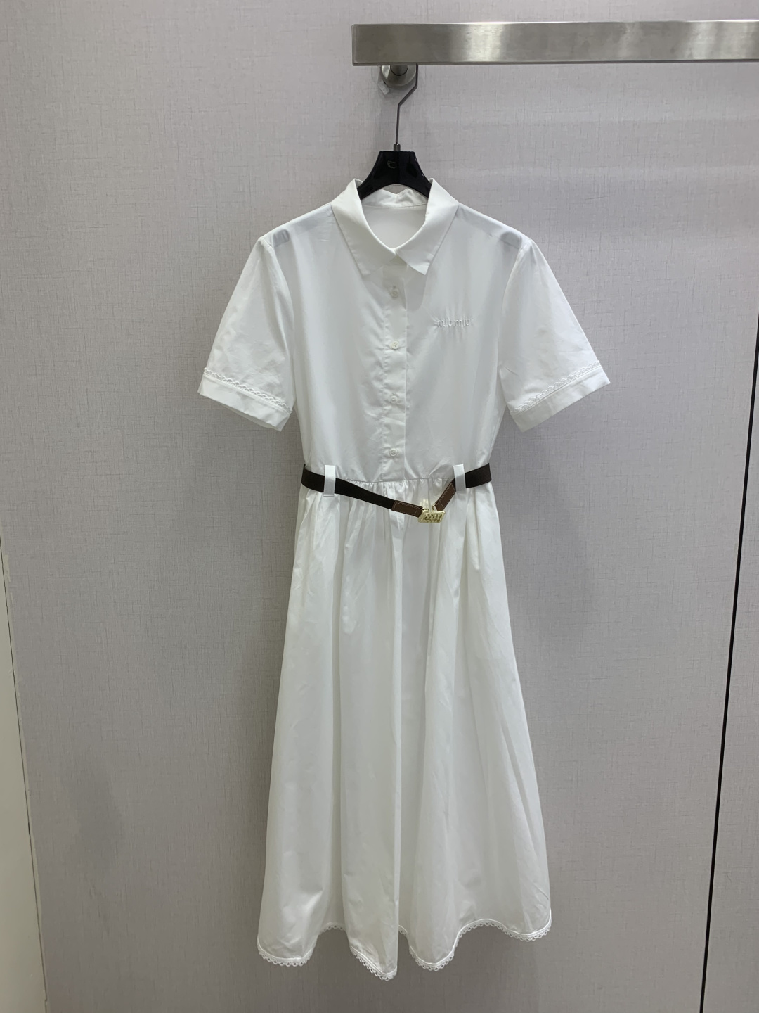 NO:950404,Highly recommended 26 spring and summer new style, lapel shirt dress with letter embroidery decoration, matching belt, one color, SML code, high quality,,skirts,19860909强烈推荐 26春夏新款 翻领衬式连衣裙字母绣花装饰 搭配腰带 一个色 SML码 高品质,,skirts,,Women's clothing