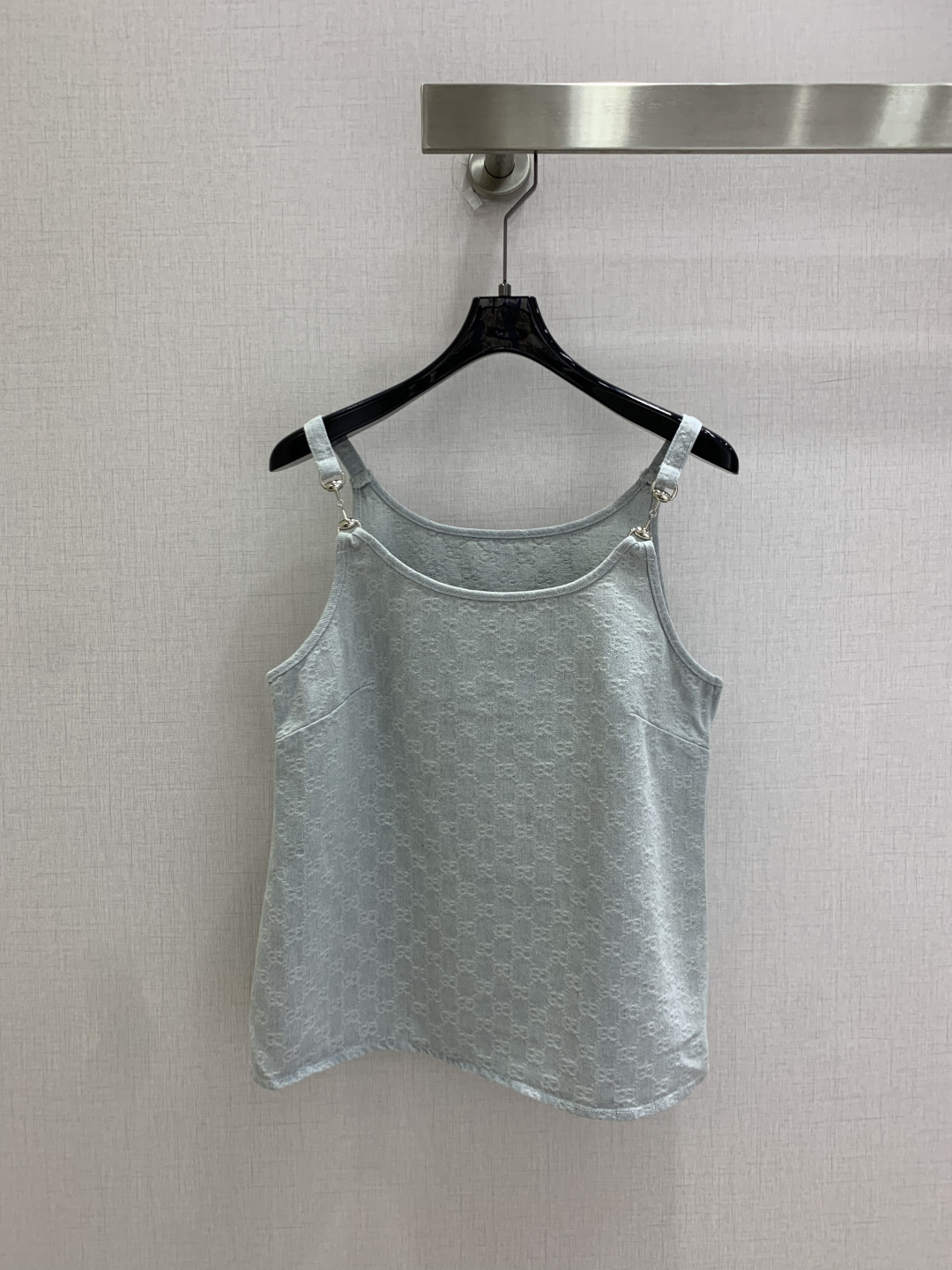 NO:950475,Highly recommended 26 spring and summer new style jacquard horsebit suspender top, metal horseshoe buckle shoulder strap, double G jacquard fabric, fashionable and elegant, two colors, SML code, high quality,,19860909强烈推荐 26春夏新款 提花马衔扣吊带上衣 金属马蹄扣肩带 双G提花面料 时尚大方 两个色 SML码 高品质,,,Women's clothing