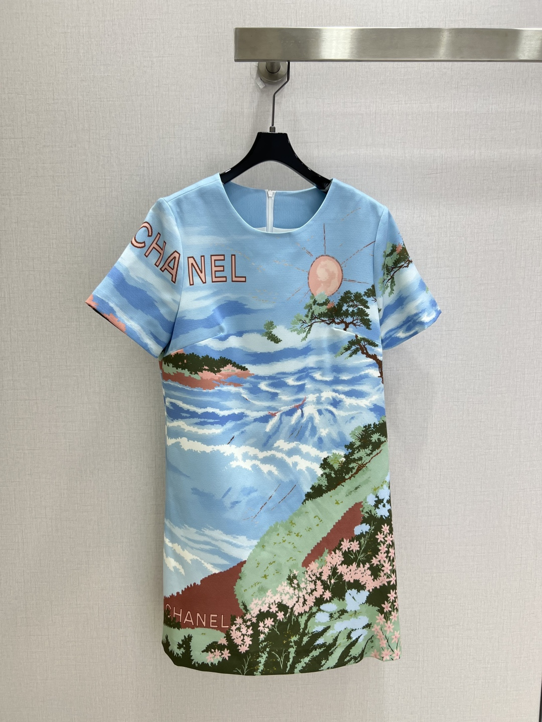 NO:902280,Highly recommended 26 spring and summer new pattern printed short-sleeved dress, fashionable, low-key, luxurious and high-end!  The styles are versatile and not picky, the original customized technical fabrics, the quality of workmanship depends on the details. A must-have for Bai Fumei!  One color SML code high quality, skirts, T-shirt,19860909强烈推荐 26春夏新款 图案印花短袖连衣裙 时髦低调气质又奢华高级！版型百搭不挑人,原版定制科技面料 做工品质看细节.白富美必入！一个色 SML码 高品质,,skirts,T-shirt,,Women's clothing