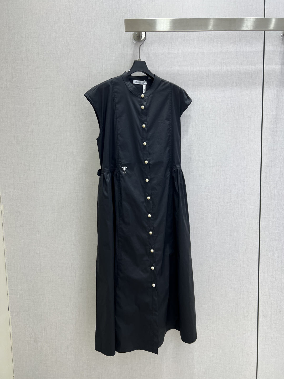 NO:909153,Highly recommended 26 spring and summer new buttoned embroidered shirt dress. Low-key luxury three-dimensional tailoring. Streamlined line design. Noble and elegant yet full of gentle and intellectual temperament. Imported special materials. You will be amazed when you receive it. The texture of the customized fabric is amazing!  Two colors SML code high quality,skirts,shirts,19860909强烈推荐 26春夏新款 排扣刺绣衬衫连衣裙 低调奢华立体剪裁 精简线条感设计 高贵典雅又尽显温柔知性的气质 进口特殊材质 收到手会很惊艳 定制面料质感超赞！两个色 SML码 高品质,,skirts,shirts,,Women's clothing