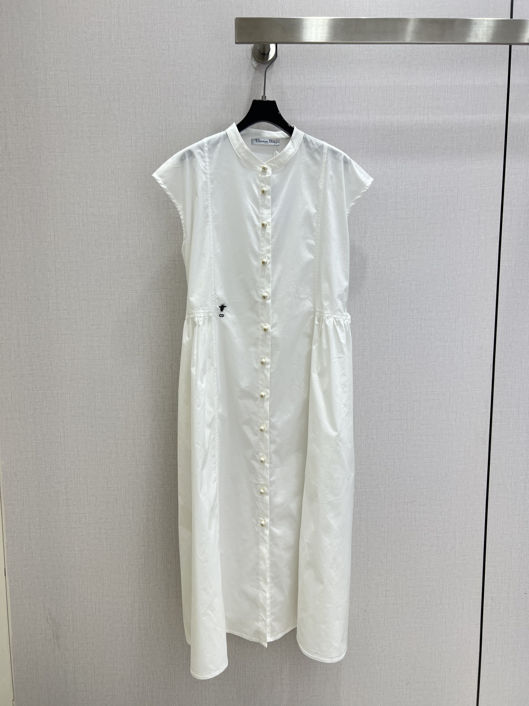 NO:909145,Highly recommended 26 spring and summer new buttoned embroidered shirt dress. Low-key luxury three-dimensional tailoring. Streamlined line design. Noble and elegant yet full of gentle and intellectual temperament. Imported special materials. You will be amazed when you receive it. The texture of the customized fabric is amazing!  Two colors SML code high quality,skirts,shirts,19860909强烈推荐 26春夏新款 排扣刺绣衬衫连衣裙 低调奢华立体剪裁 精简线条感设计 高贵典雅又尽显温柔知性的气质 进口特殊材质 收到手会很惊艳 定制面料质感超赞！两个色 SML码 高品质,,skirts,shirts,,Women's clothing