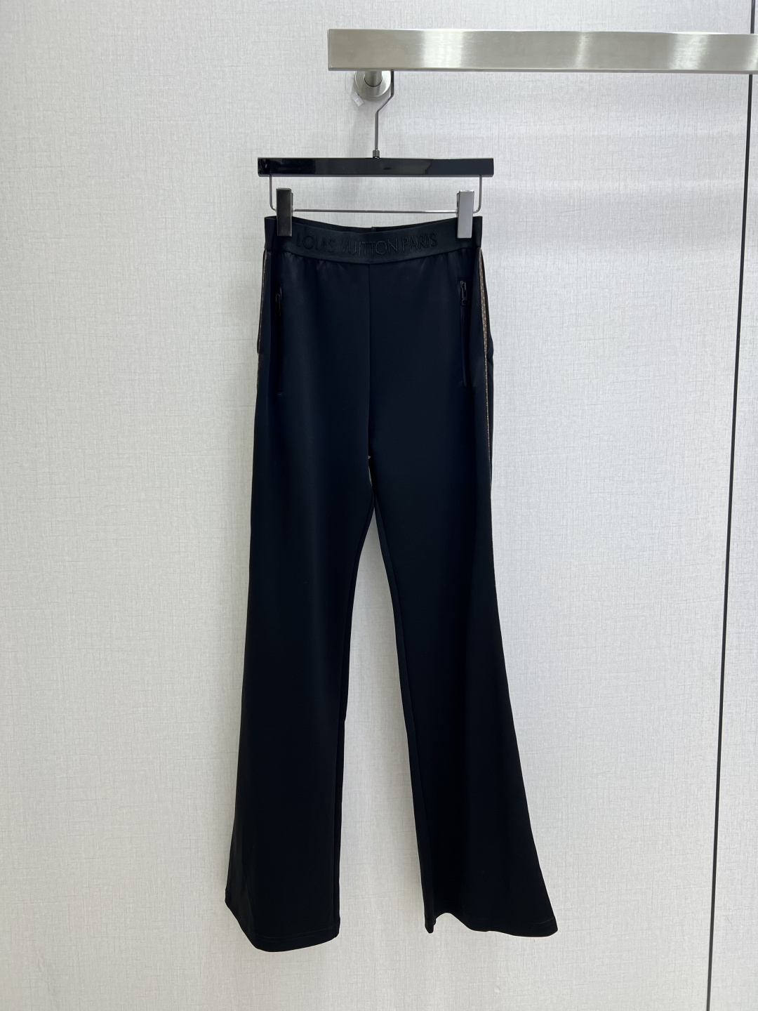 NO:922328,Highly recommended 26 spring and summer new style webbing spliced ​​boot-cut trousers, very fashionable and easy to wear, versatile style, advanced customization, comfortable fabrics, casual and easy!  Not only is the color beautiful, the texture is also great!  Retro and fashionable, it can be worn by all body types!  Two colors SML code high quality,,19860909强烈推荐 26春夏新款 织带拼接微喇长裤 时髦好穿度爆棚 风格百搭 高级定制 舒适的面料 随性洒脱！不旦颜色美,质感也敲好！复古又时尚 各种身材都可以驾驭！两个色 SML码 高品质,,,Women's clothing