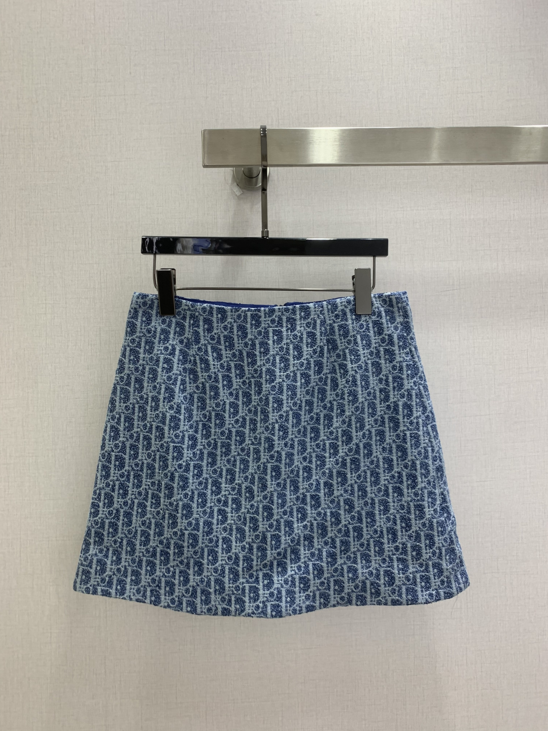 NO:925098,Highly recommended 26 spring and summer new style, old flower woolen skirt, classic jacquard all over the skirt, dark and light blue tones create a retro atmosphere, micro-A version softly modifies the crotch line, high-waist cut to easily extend the proportion of the legs, one color SML code, high quality,,skirts,19860909强烈推荐 26春夏新款 老花毛呢半裙 经典提花遍布裙身 深浅蓝调营造复古氛围感 微A版型柔和修饰胯部线条 高腰剪裁轻松延展腿部比例 一个色 SML码 高品质,,skirts,,Women's clothing