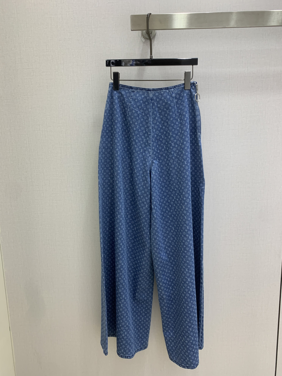 NO:925099,Highly recommended 26 spring and summer new style, presbyopic zipper wide leg trousers, super wide leg pants, presbyopic laser burnt denim fabric, walking with wind, one color, SML code, high quality,,19860909强烈推荐 26春夏新款 老花拉链阔腿长裤 超宽阔腿裤 老花激光烧花牛仔面料 走路带风 一个色 SML码 高品质,,,Women's clothing