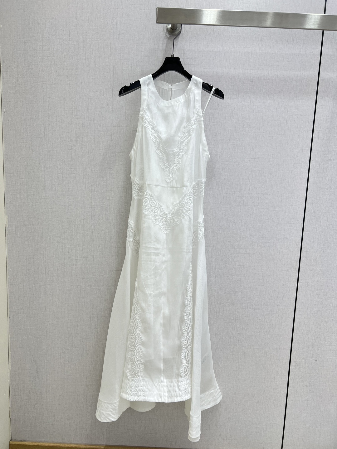 NO:949087,Highly recommended 26 spring and summer new striped lace sleeveless dress, white lace splicing, fresh, elegant and super atmospheric!  Sleeveless halter neck design, modified shoulder and neck lines, high waist + A-line skirt, slimming and elegant, skin-friendly and impervious. The lace details are exquisite and the skirt is flexible. It can be easily controlled on vacation, dating and commuting, and it has a perfect summer atmosphere!  Two colors SML code high quality,skirts,19860909强烈推荐 26春夏新款 条纹拼蕾丝无袖连衣裙,白色蕾丝拼接,清新优雅超有氛围感！无袖挂脖设计,修饰肩颈线条,高腰收腰+A字裙摆,显瘦又飘逸亲肤不透.蕾丝细节精致,裙摆灵动,度假、约会、通勤都能轻松驾驭,夏日氛围感满分！两个色 SML码 高品质,,skirts,,Women's clothing