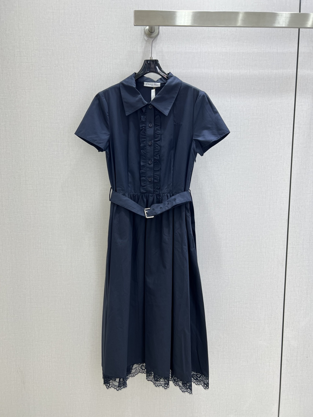 NO:949013,Highly recommended 26 spring and summer new style short-sleeved dress with fungus edge and lace belt. Made of cotton fabric, breathable and comfortable, perfect for spring and summer!  The lapel + short sleeve design is simple and elegant. The placket pleat details are very delicate. The waist is adjustable and the belt can easily outline the body curve. The lace edge of the skirt adds a sense of femininity. It can be easily controlled for daily commuting, dating, and outings. Pair it with sandals or Mary Jane shoes for a fresh and elegant atmosphere!  Two colors SML code high quality,sandals,mary jane,skirts,T-shirt,19860909强烈推荐 26春夏新款 木耳边拼蕾丝腰带短袖连衣裙 采用棉质面料,透气舒适,春夏穿超合适！翻领+短袖设计,简约大方,门襟褶皱细节很精致腰部可调节腰带,轻松勾勒身材曲线,裙摆蕾丝边增添柔美感～日常通勤、约会、郊游都能轻松驾驭,搭配凉鞋或玛丽珍鞋,清新优雅氛围感满分！两个色 SML码 高品质,,sandals,mary jane,skirts,T-shirt,,Women's clothing
