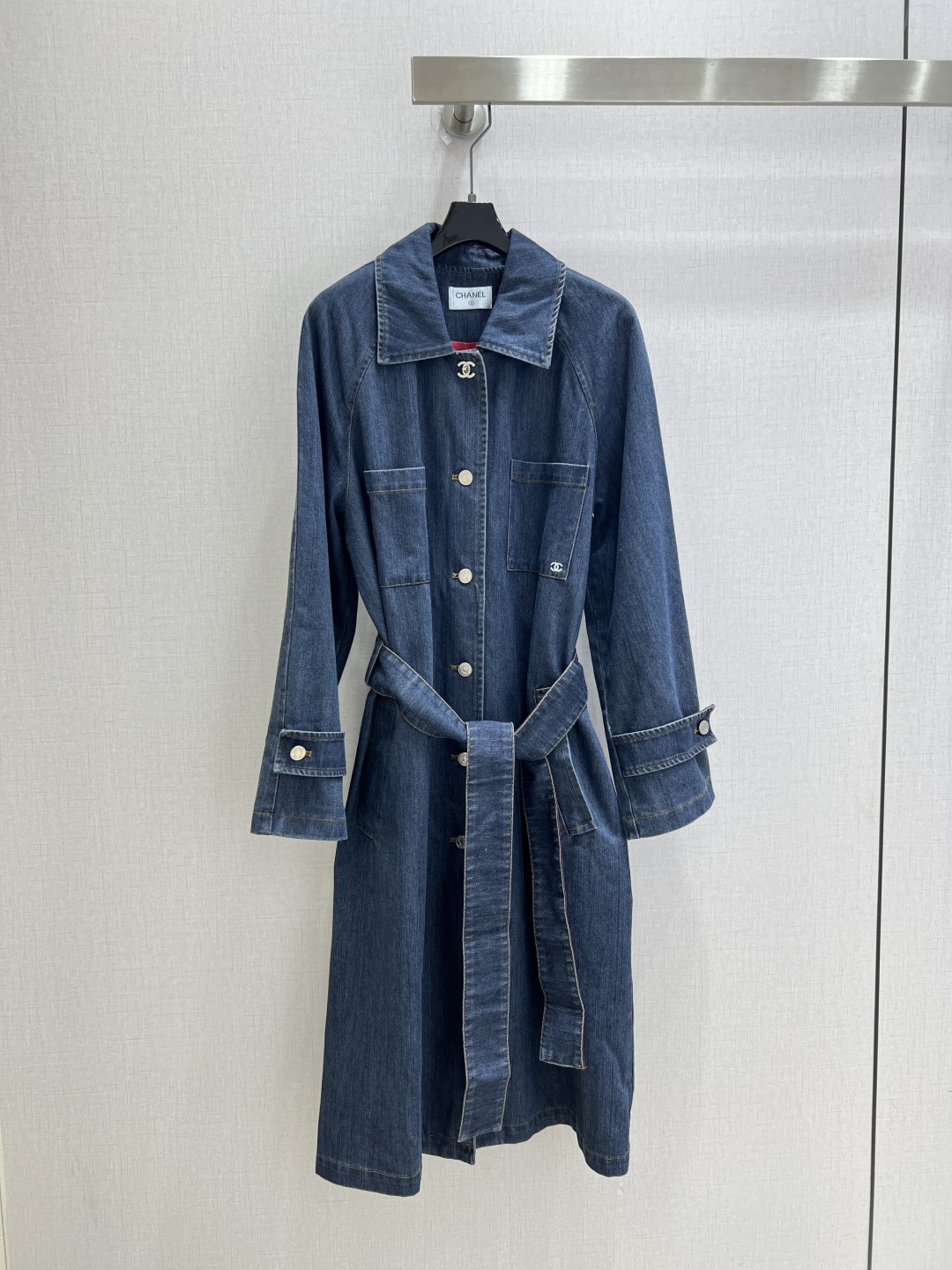 NO:957837,Highly recommended 26 spring and summer new denim belt windbreaker jacket, high-end atmosphere, full of high-end sense of wear, innovative fabrics, light and soft, the actual product is very good!  Upper body, stylish and versatile, one color, SML code, high quality, jackets & coats,19860909强烈推荐 26春夏新款 牛仔腰带风衣外套 高级大气 满满的穿搭高级感 创新面料 轻盈柔软 实物非常赞！上身洋气百搭 一个色 SML码 高品质,,jackets & coats,,Women's clothing