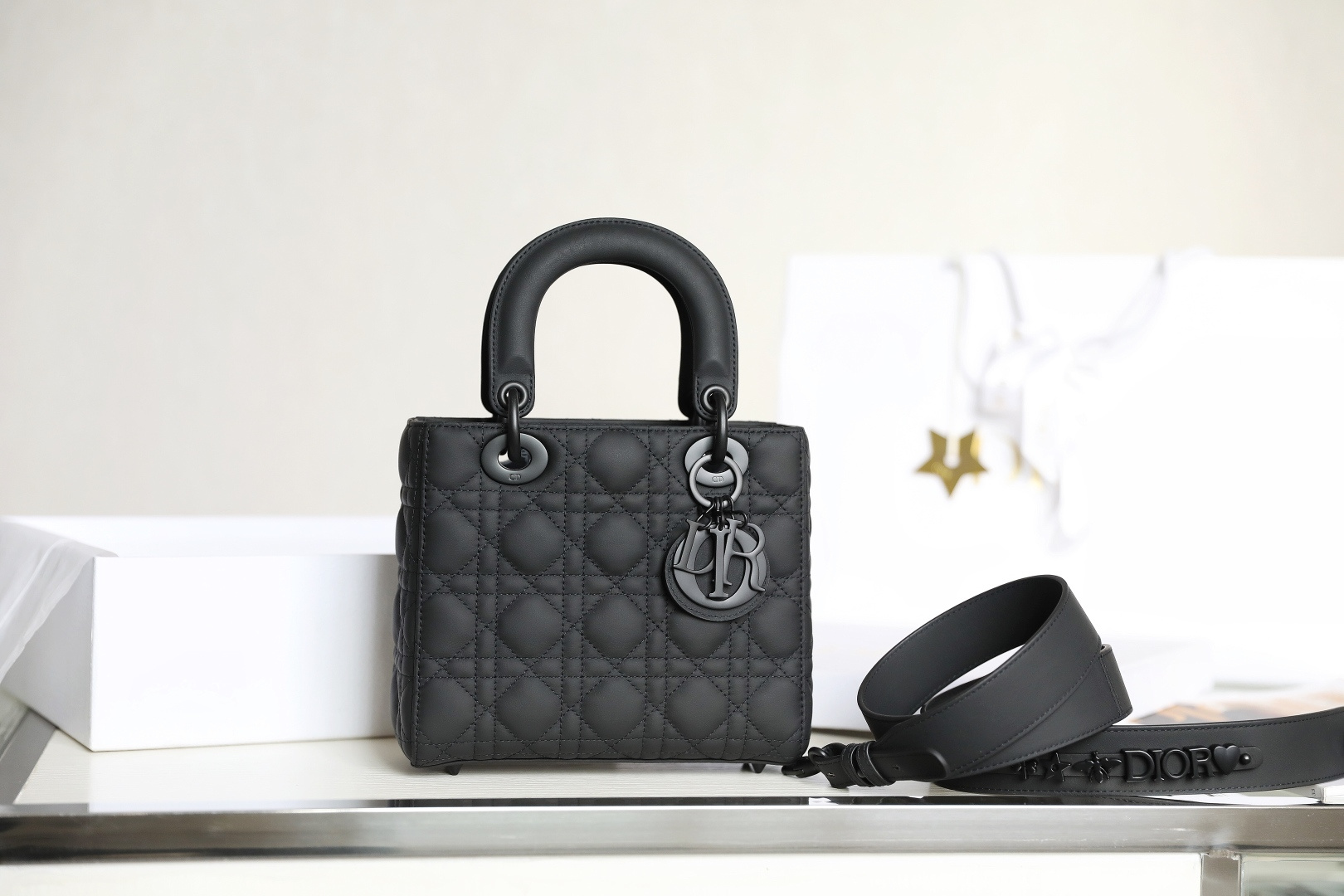 Fotos reales de productos de súper calidad‼ ️Cuatro rejillas So black🖤 DR-091 Bolso de bolsillo Lady Dior Ultra Mat Cu…
