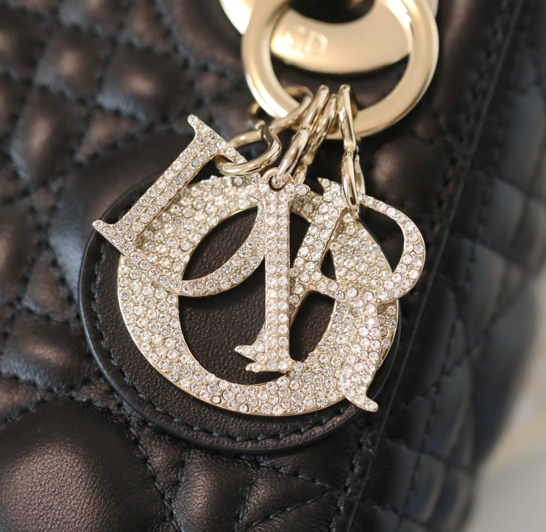 【Más detalles】 ✦ Hebilla de diamante de tres rejillas negra ✦