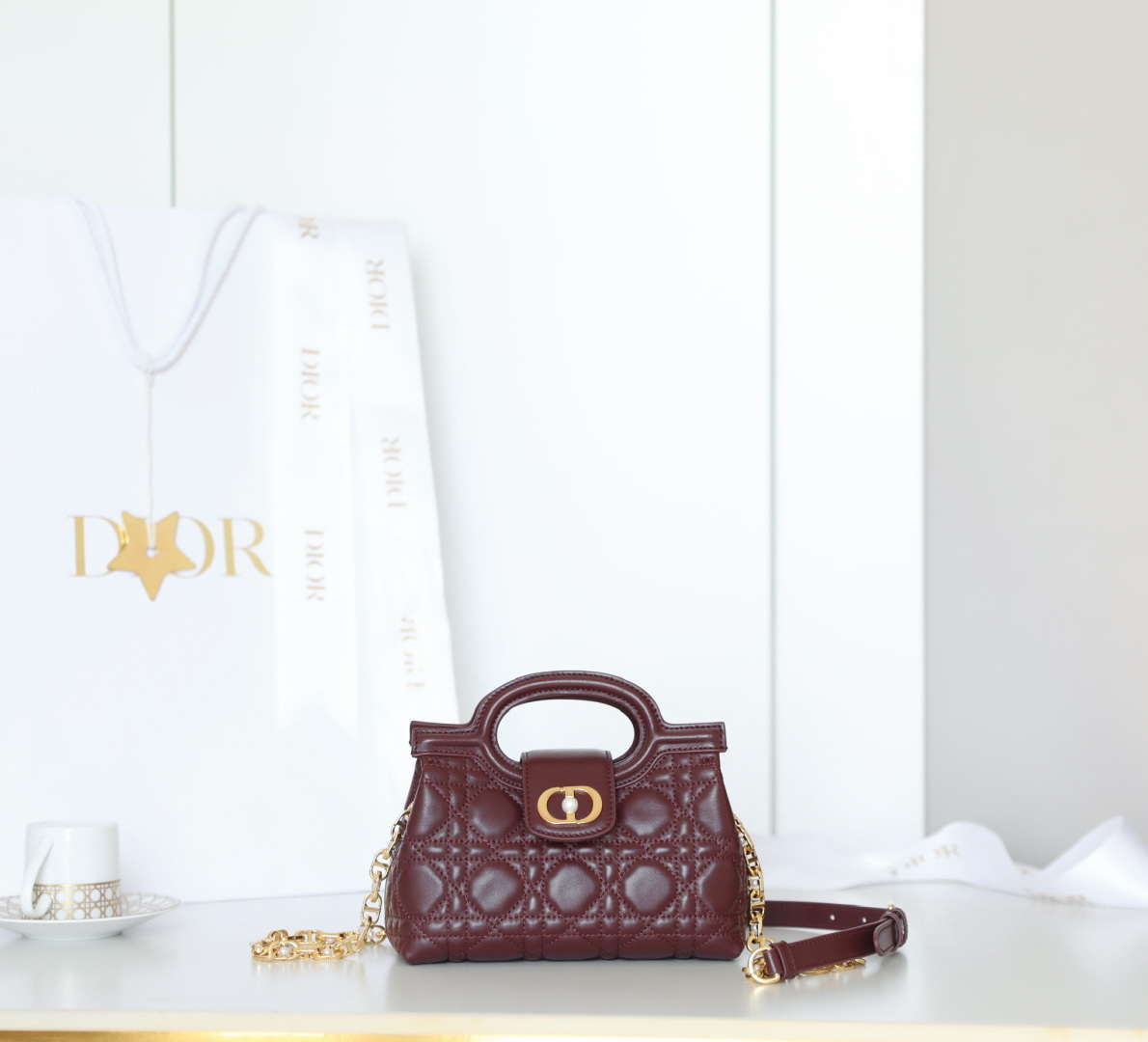 ❥𝘿𝙞𝙤𝙧 𝙅𝙤𝙡𝙞𝙚 𝙏𝙤𝙥 𝙃𝙖𝙣𝙙𝙡𝙚Bolso pequeño Pearl·DR-𝟠𝟘𝟙 Los nuevos productos de la serie prêt-à-porter de…