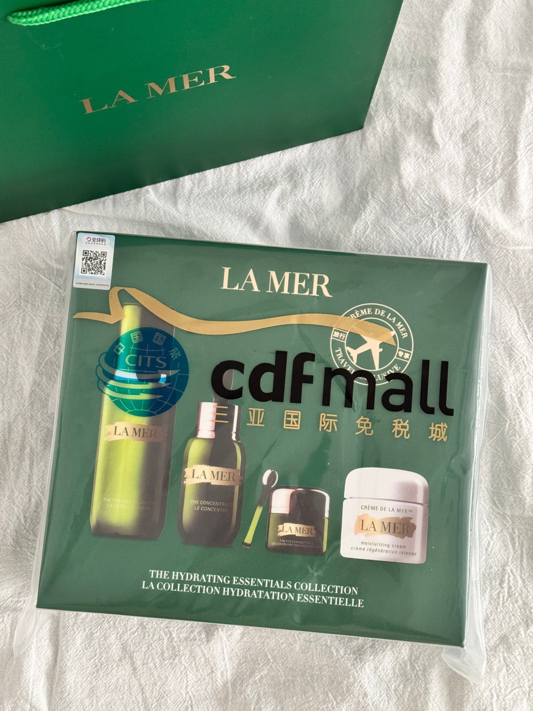 P140!#公认醉好用,每个女人梦寐以求的,男士们可以行动起来啦#【2025新版海蓝之谜修复精华四件套礼盒】修复功能yyds,代狗最近抢破头的好东西!T宝代狗5000+同步在售!掌柜苦等数月,总算迎来了十来盒白菜价!全球狗内部渠D!相遇即是缘分,白菜价放出,相当于白送,满满的都是浮力,抢到就是赚到!拼手速!洒洒水秒完! 渠D太强了!无法拒绝的牛货!打铁还需自身硬!【每盒都带全球狗防伪贴,刮涂层扫码输串码即可显示为正规产品】掌柜实力自留!兄弟姐妹萌剁手都要入!错过拍断大腿都没用,没了就是没了! 出生名门,级别太高!美国贵妇级别的臻璨奢宠套装,源自深海的传奇愈颜修护能量,为肌肤注入活力缔造润泽传奇,促进肌肤修护焕新,适合任何肤质。【眼霜15ml+面霜60ml+精粹水150ml+修复精华50ml】均为海蓝家醉醉醉明星的单品!女人护肤有这一套足矣!值得各位几套几套的抢! 等待总是漫长的,好在最后还是见到了牛货的光辉,打开即是惊艳,非常之牛P,兄弟姐妹萌闭眼入!