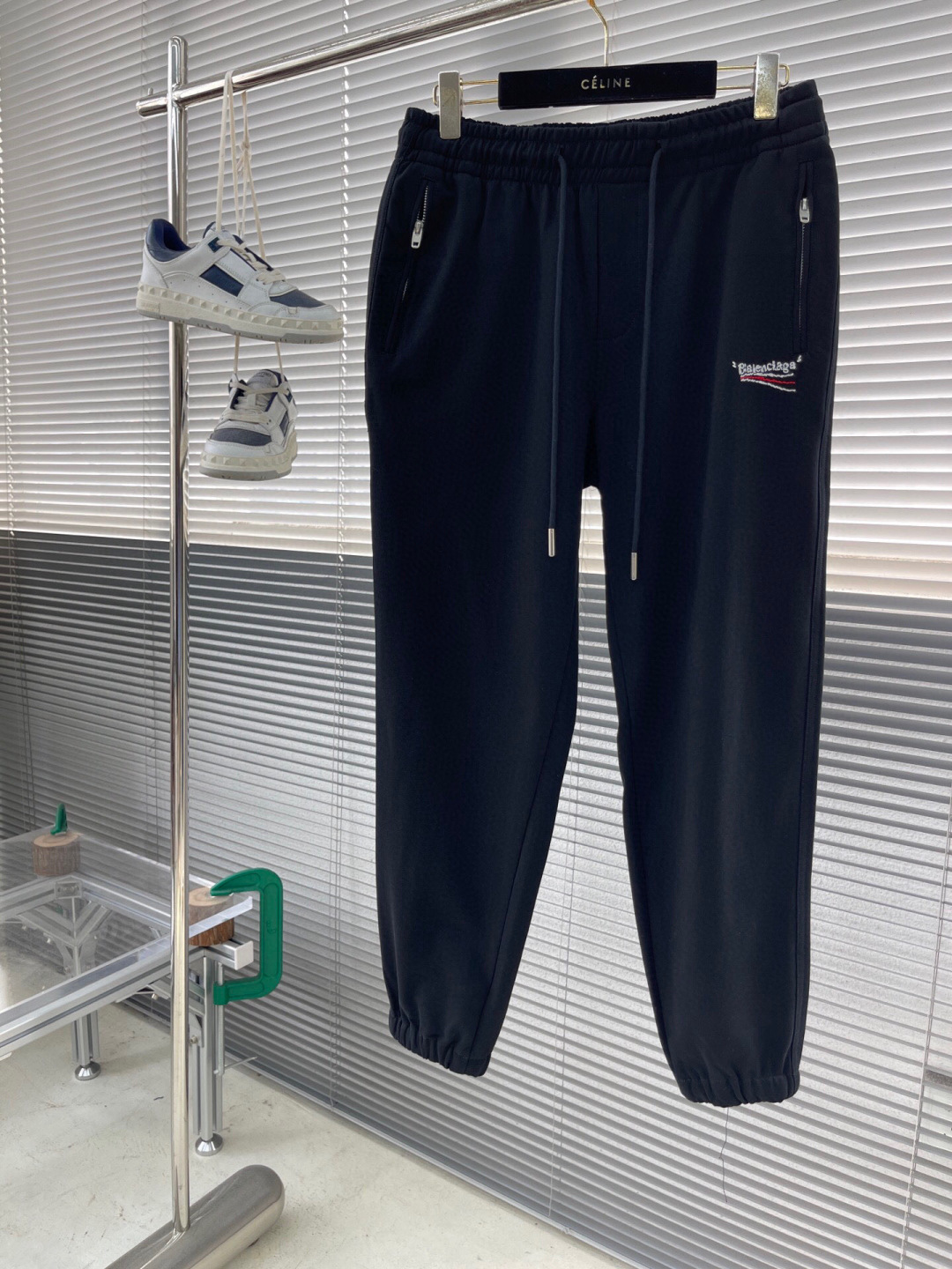 NO:148810,Balenciag 2025 spring and summer wide-leg straight-leg casual series Size m-4xl style wide-leg straight-leg casual pants Craft front pocket embroidery craft classic elements, balenciaga, alexander wang19860909Balenciag 2025春夏阔腿直筒休闲系列 尺码m-4xl 版型阔腿直筒休闲裤 工艺前幅做口袋做刺绣工艺 经典原素,,balenciaga,alexander wang,Men's clothing