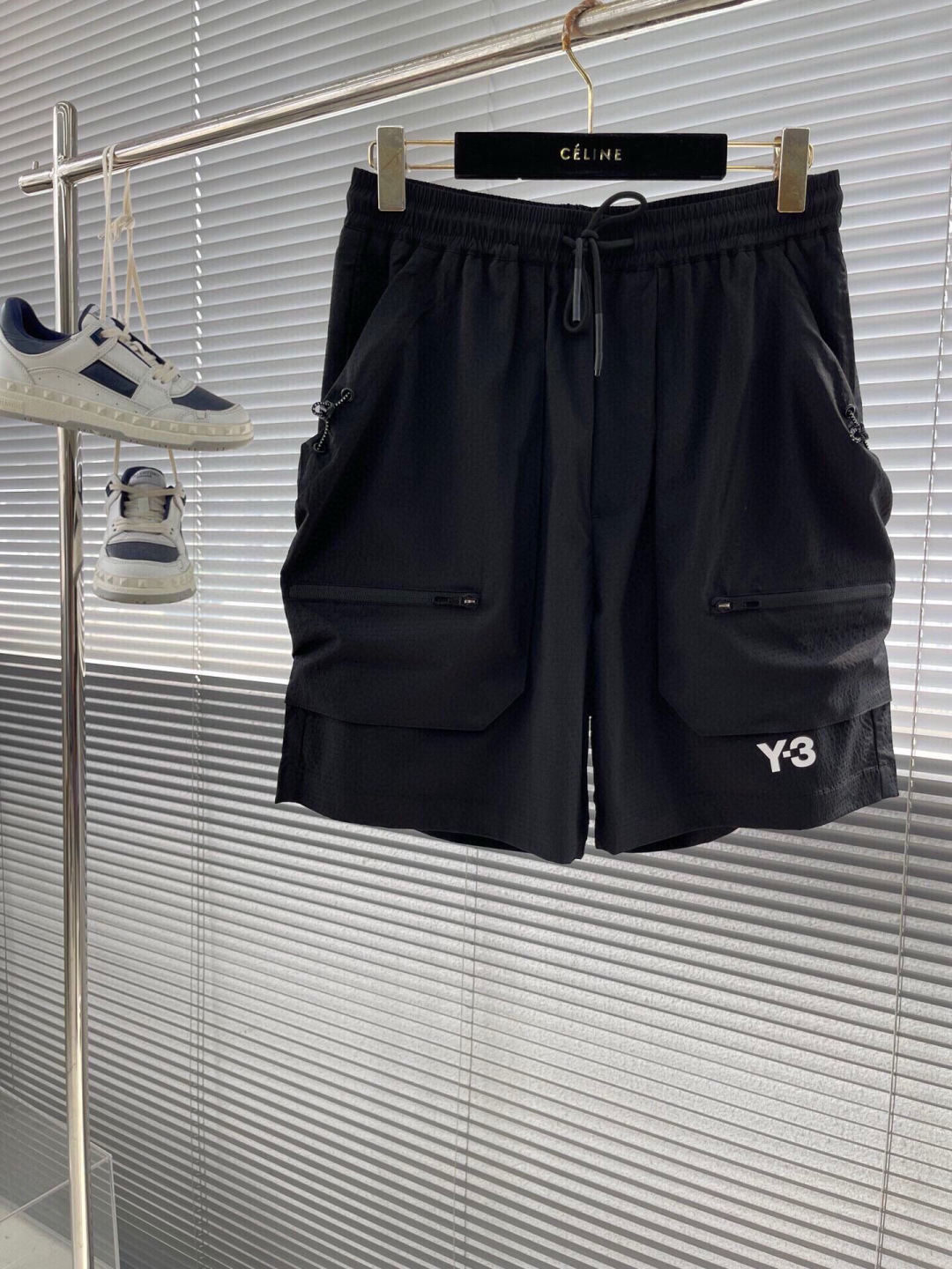 NO:148821,Y-3 25 summer new Y3 casual shorts, high-end custom fabric breathable fabric, impeccable details, top-level auxiliary materials, original logo design concept, delicate and soft feel!  The upper body style is excellent!  Size M-3XL, shorts, alexander wang19860909Y-3 25夏季新款Y3休闲短裤,高级定制面料透气面料,细节无可挑剔,顶级辅料配备,原版logo设计理念,手感细腻柔软！上身版型超赞！尺码M-3XL,,shorts,alexander wang,Men's clothing