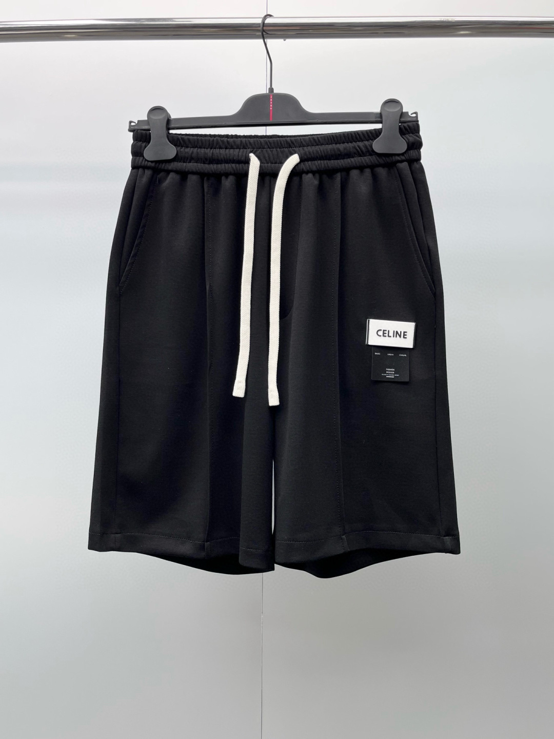 NO:152268,Celine summer new cloud-sensory shorts!  It uses high-quality cotton cloud-sensing fabric, which is highly elastic, skin-friendly, comfortable and delicate, and has strong durability. It has a waist elastic band drawstring design, and the stitching is neat and regular. It is a versatile model!  Color black grey Size M-XXXL, celine, shorts, alexander wang19860909Celine夏季新款云感短裤！采用优质棉质云感面料,高弹亲肤舒适细腻,耐穿性能强.腰部松紧带抽绳设计,车缝线整齐规律.百搭款！ 颜色黑色 灰色 尺码 M-XXXL,,celine,shorts,alexander wang,Men's clothing