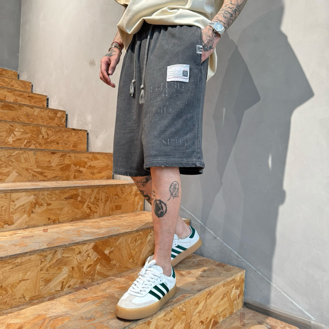 NO:152273,YMM summer shorts are made of high-quality fabrics, skin-friendly and comfortable!  Perfect style!  A versatile style!  The front logo has a unique design, and the upper body effect is fashionable and full of vitality!  Code number M-2XL high-end goods, shorts, alexander wang19860909YMM夏季短裤采用优质面料,亲肤舒适！版型完美！百搭款！前幅logo胶标设计别具一格,上身效果潮流时尚活力满满！码数M-2XL 高端货品,,shorts,alexander wang,Men's clothing