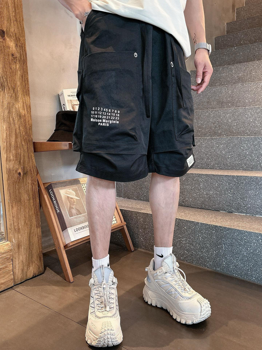 NO:159527,MM6 Majira 25FW spring and summer new couple casual work shorts. The upper body style is really amazing. The wash cotton fabric is super soft. The upper body is very comfortable and inclusive. The back pocket has a good overall details~ It is full of casual street feel!  Highly recommended. Code number M-3XL, Masion Margiela, Masion Margiela, shorts, alexander wang19860909MM6马吉拉 25FW春夏新款情侣休闲工装短裤 上身版型真的绝了水洗棉面料超柔软 上身巨舒服包容性好后口袋整体细节到位～休闲街头感十足！强烈推荐.码数M-3XL,,masion margiela,masion margiela,shorts,alexander wang,Men's clothing