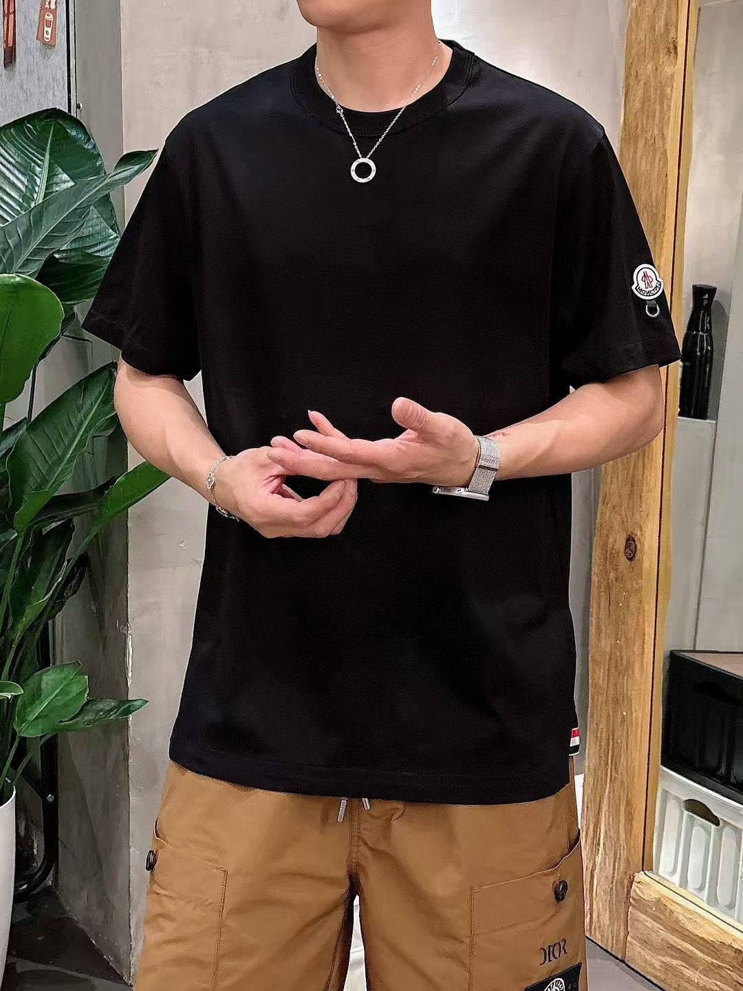 NO:159550,(mk) Short-sleeved series Season 2025 Spring and Summer Color Black White Navy Size: m-5xL Size: m-5xL Size slightly wide-size gram weight 160 grams weight Ingredient 80 long-sweat fabric The fabric texture is flat and clear, the touch is clear and dry, the craft pattern makes the chapa-embroidery craftsmanship Simple and atmospheric, T-shirt, alexander wang19860909（mk）短袖系列 季度2025春夏 颜色黑色 白色 藏青色 尺码:m-5xL 版型微阔版型 克重160克重 成份80支长绒面料 面料纹路平整清晰 触感清薄干爽 工艺图案做章仔刺绣工艺 简约大气,,T-shirt,alexander wang,Men's clothing