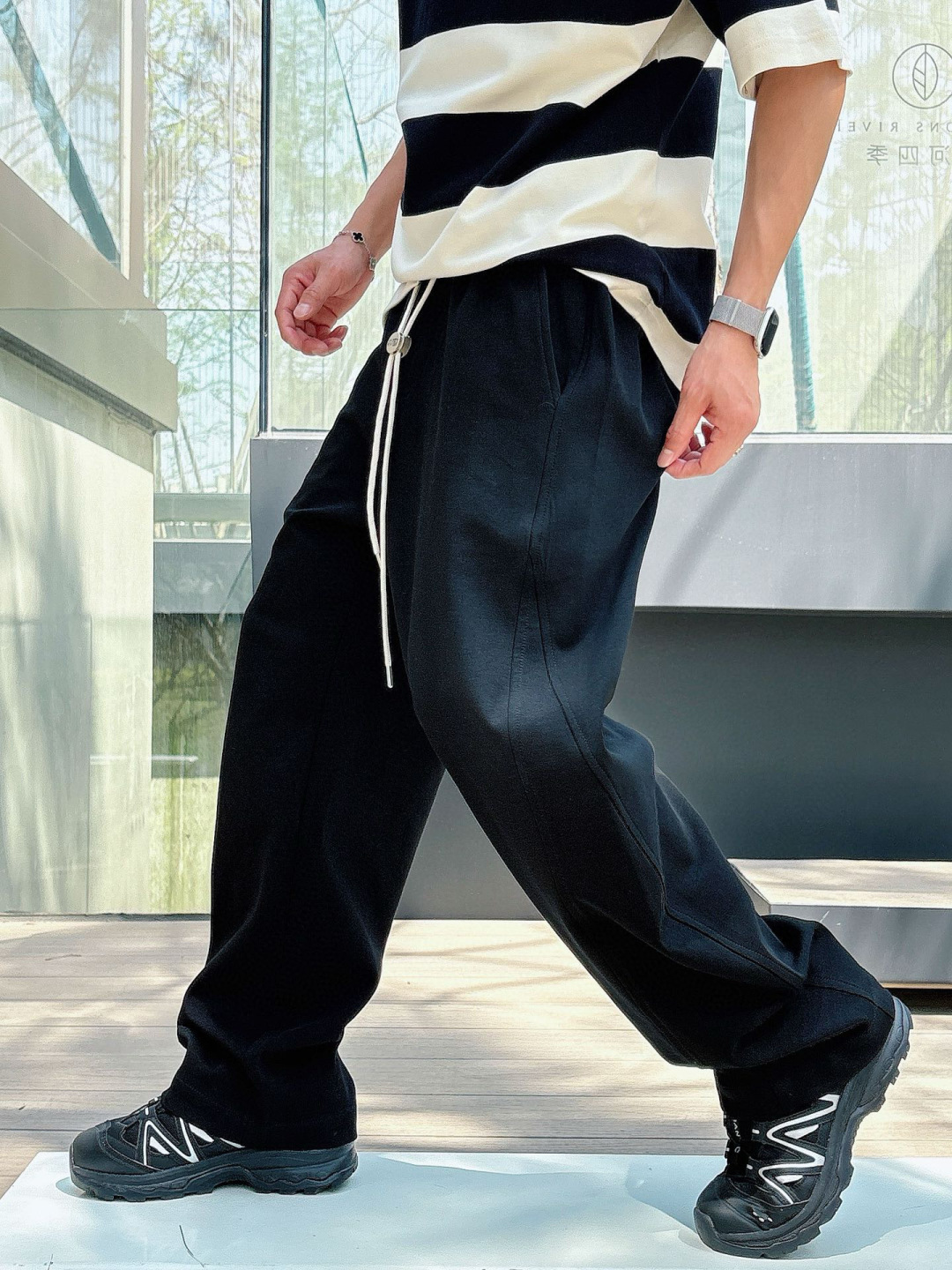 NO:160870,Majila's new spring and summer 2025 heavy industry washing casual sleeves are made of high-quality cotton, which is super textured and comfortable, with a super good upper body style, and is versatile and perfect!  The upper body effect is very handsome!  Very fashionable!  Code number M-3XL high-end goods,masion margiela,alexander wang19860909马吉拉 2025春夏新款重工洗水休闲卫裤采用优质棉质材质,超级有质感舒适,上身版型超好,百搭完美！上身效果帅气十足！十分洋气！码数M-3XL 高端货品,,masion margiela,alexander wang,Men's clothing