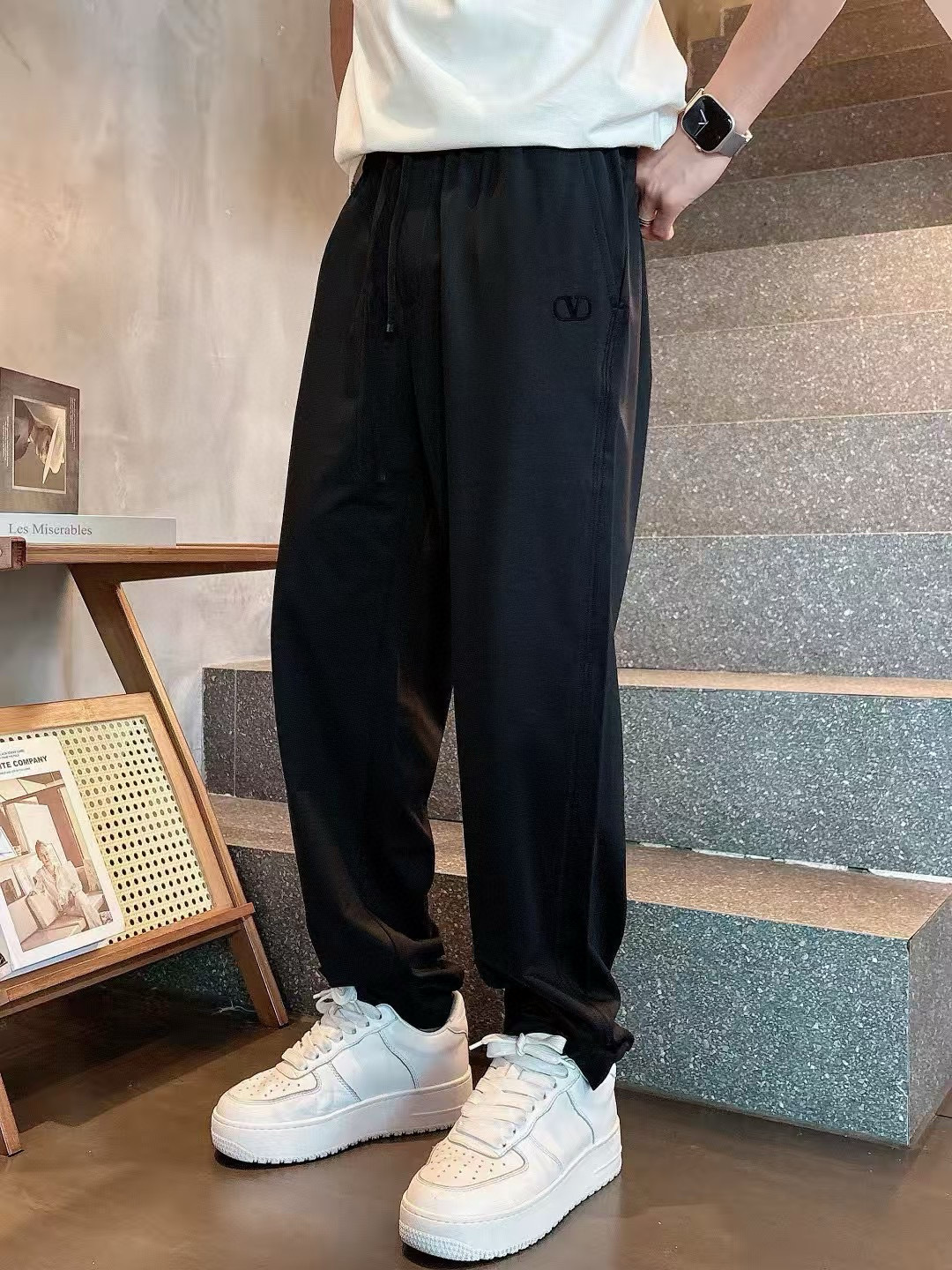 NO:160854,Warren casual pants quarterly 2025 summer model size M-3XL style straight casual pants craft back pocket wash water embroidery decorative cloth calibration custom logo simple and fashionable, valentino, alexander wang19860909华伦休闲裤 季度2025夏款 尺码M-3XL 版型直筒休闲裤 工艺后幅口袋洗水刺绣装饰本布定标 定制logo 简约时尚,,valentino,alexander wang,Men's clothing