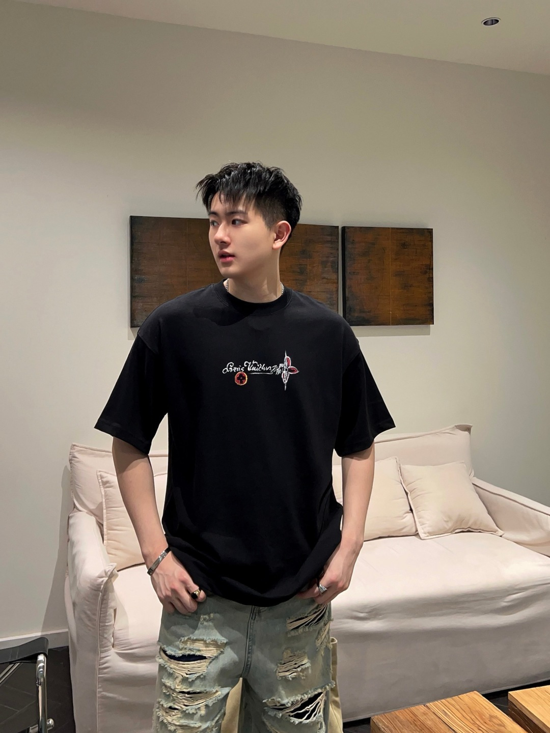 NO:160853,Tee in spring and summer 2025 is so beautiful!  The same model for men and women~~~ The big hit model is shipped again!  !  !  Number of codes: XS-XL, alexander wang198609092025春夏的Tee太好看了！ 男女同款～～～ 大爆款又出货啦！！！ 码数:XS-XL,,alexander wang,Men's clothing