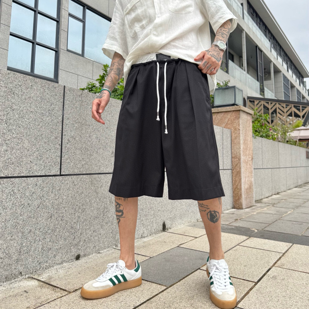 NO:411353,MM6 summer shorts are made of high-quality fabrics, skin-friendly and comfortable!  Perfect style!  A versatile style!  The front logo has a unique design, and the upper body effect is fashionable and full of vitality!  S-2XL high-end products, masion margiela, shorts, alexander wang19860909MM6夏季短裤采用优质面料,亲肤舒适！版型完美！百搭款！前幅logo胶标设计别具一格,上身效果潮流时尚活力满满！码数S-2XL 高端货品,,masion margiela,shorts,alexander wang,Men's clothing