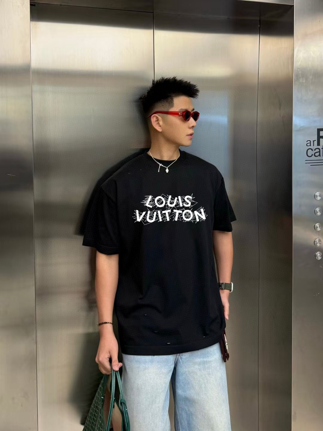 NO:411371,1V* Louis Vuitton 2025 summer new style, personalized letter logo print, custom fabric 300g short-sleeved T-shirt, men and women, same size S M L XL XXL Five sizes Color black white Lake green purple,,louis vuitton,T-shirt,tees,t-shirt,alexander wang198609091V*路易威登2025夏季新款 个性字母logo印花 定制面料300g 短袖T恤 男女同款 尺码S M L XL XXL 五个码 颜色黑色 白色 湖绿色 紫色,,louis vuitton,T-shirt,tees，t-shirt,alexander wang,Men's clothing