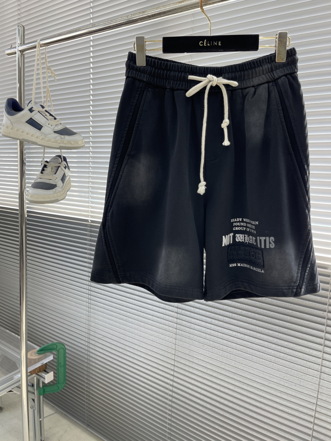 NO:411292,MM6 Magila 25SS spring and summer new shorts popular custom pure cotton fabric adopts three-dimensional embroidery process three-dimensional clear visible fabric comfortable texture M-3XL,,masion margiela,masion margiela,shorts,alexander wang19860909MM6 马吉拉25SS春夏新款短裤 爆款定制纯棉面料 采用立体绣花工艺 立体清晰可见 面料舒适质感 码数M-3XL,,masion margiela,masion margiela,shorts,alexander wang,Men's clothing