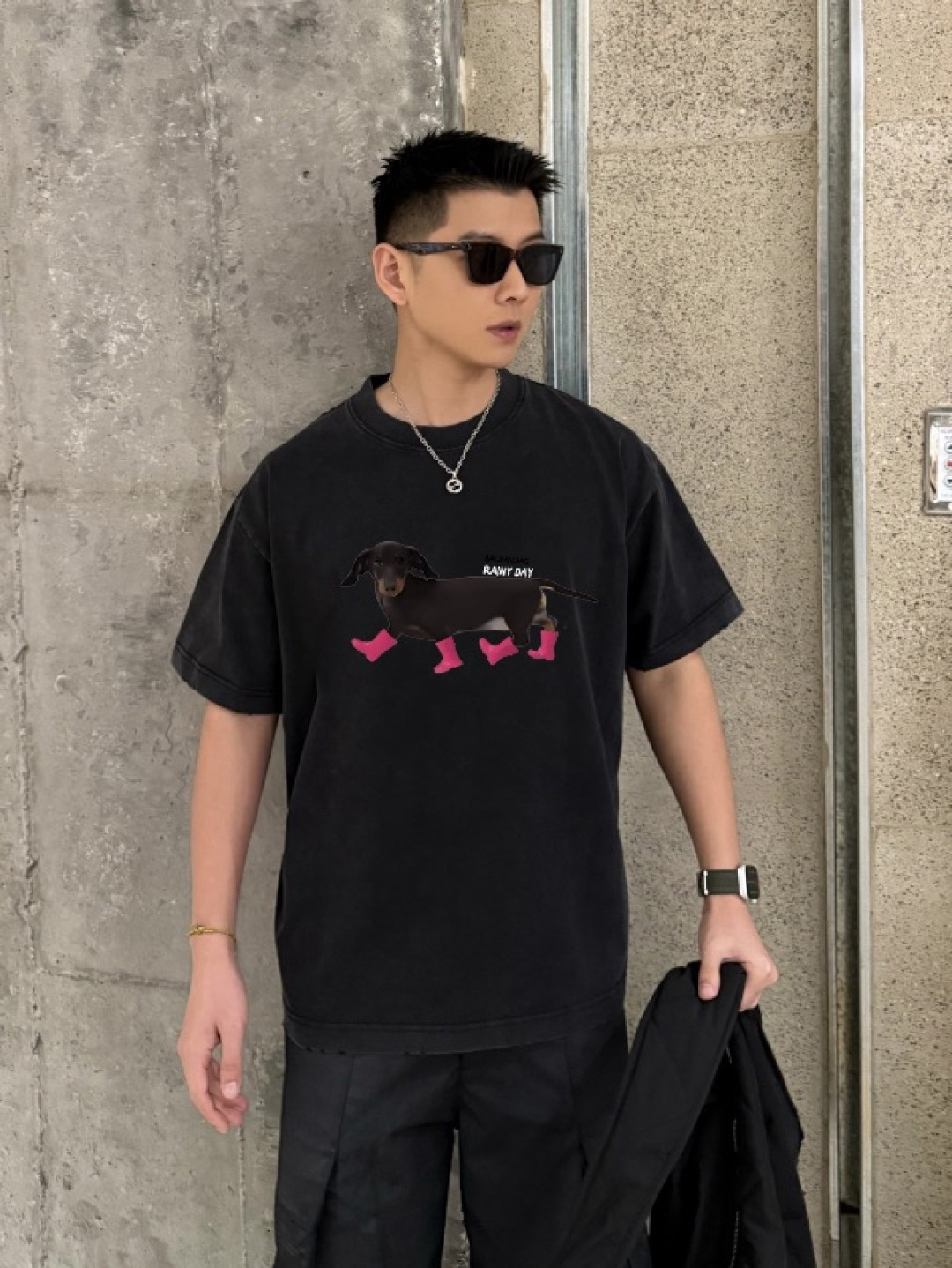 NO:411338,BALENCI*GA Paris 2025 summer new style, wash water, worn and blasted monkey, personalized letter logo print, custom fabric 320g short-sleeved T-shirt, men and women, same size S M L XL XXL Five sizes Color black white Gradient red Gradient black,,balenciaga,T-shirt,tees,t-shirt,alexander wang19860909BALENCI*GA 巴黎2025夏季新款 洗水做旧磨破喷马骝 个性字母logo印花 定制面料320g 短袖T恤 男女同款 尺码S M L XL XXL 五个码 颜色黑色 白色 渐变红色 渐变黑色,,balenciaga,T-shirt,tees，t-shirt,alexander wang,Men's clothing