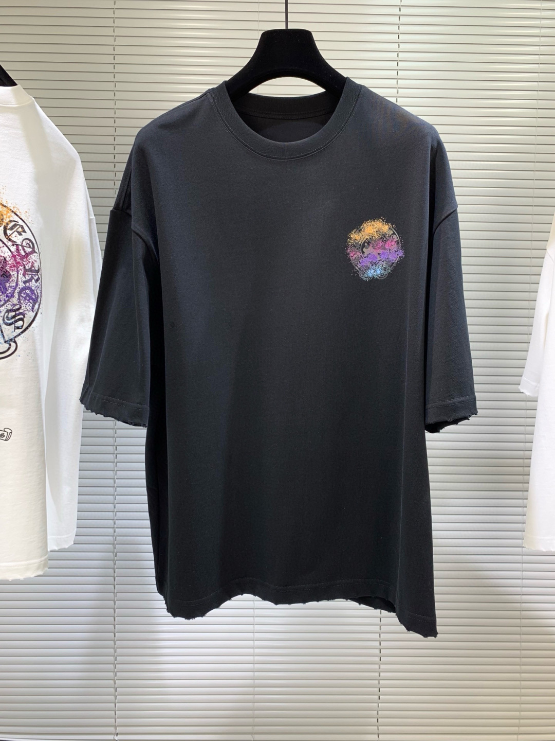 NO:411579,New Croxin, logo pattern spring and summer new short-sleeved sleeves, using comfortable and breathable fabrics, trendy matching, top-notch workmanship, high-end quality!  Same style for men and women. Size XS-XL, Chrome hearts, T-shirt, alexander wang19860909新款克罗心,logo图案春夏新款短袖,采用舒适透气面料,潮流搭配,顶级的做工,高端品质！男女同款.尺码XS-XL,,chrome hearts,T-shirt,alexander wang,Men's clothing