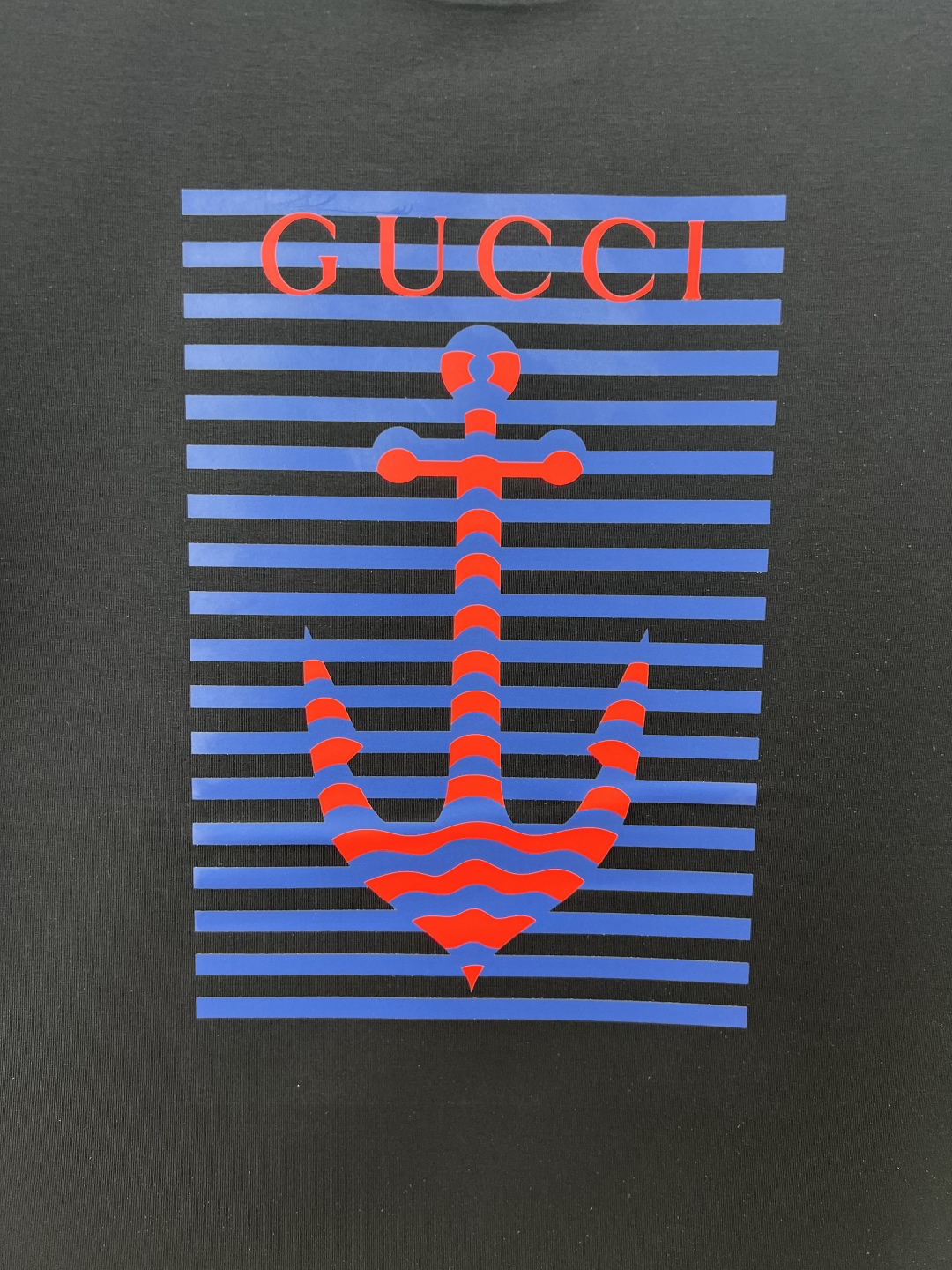 
Gucci.古驰 25夏季新品船锚条纹印花标识短袖T恤，胸前正面缀饰以海洋风设计添姿加彩，缔造理想海派