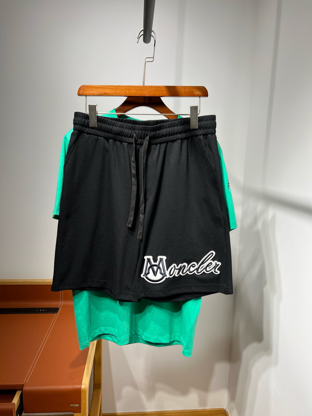 “Summer Fresh: Pure Cotton Leisure Shorts with Unique Embroidery Detail in Various Sizes”