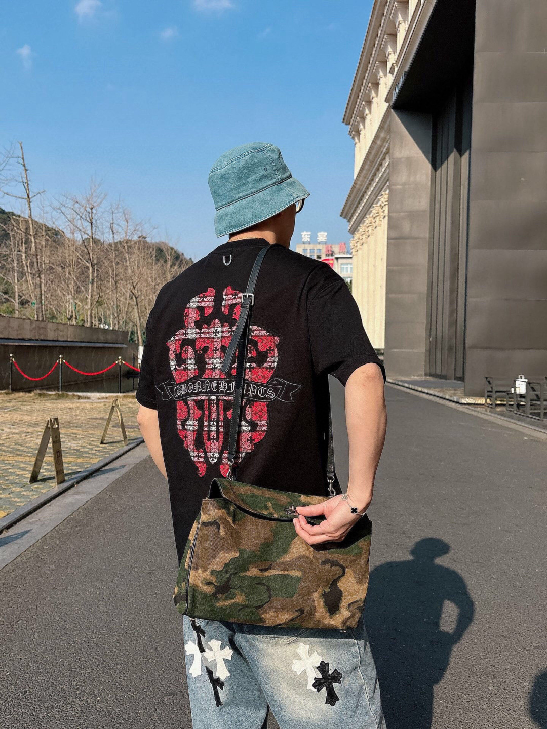 
2025春夏新款
克罗心烧花短袖
M~3XL
