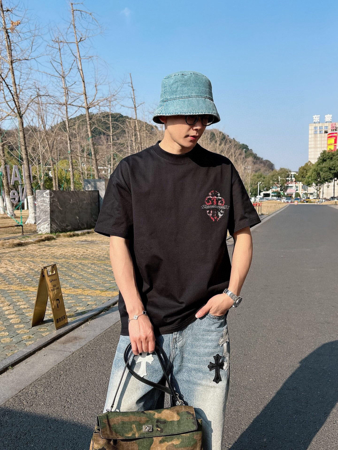
2025春夏新款
克罗心烧花短袖
M~3XL